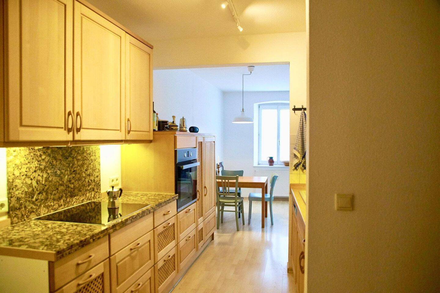 Möblierte 2-Zi-Wohnung mit Einbauküche & Carport zentral in Bamberg, 96052 Bamberg (Bamberg Gartenstadt Hirschknock Kramersfeld)