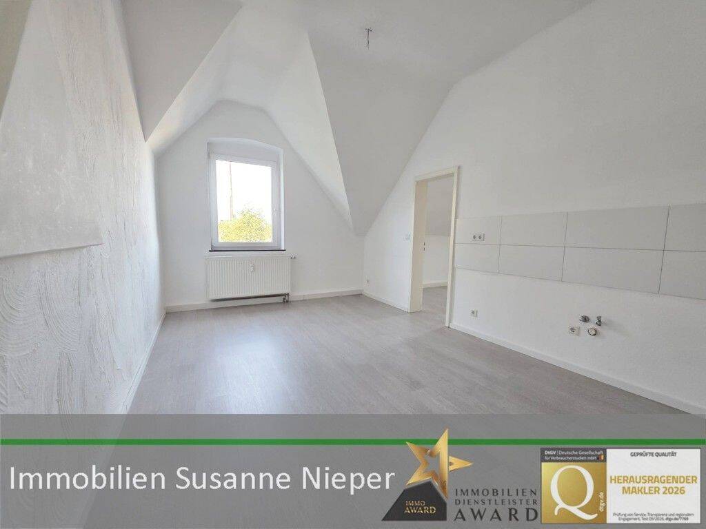 2 Monate nur Nebenkosten zahlen! Altbaucharme im Dachgeschoss – WE09, 42655 Solingen (Höhscheid Merscheid Solingen-Mitte Wald)