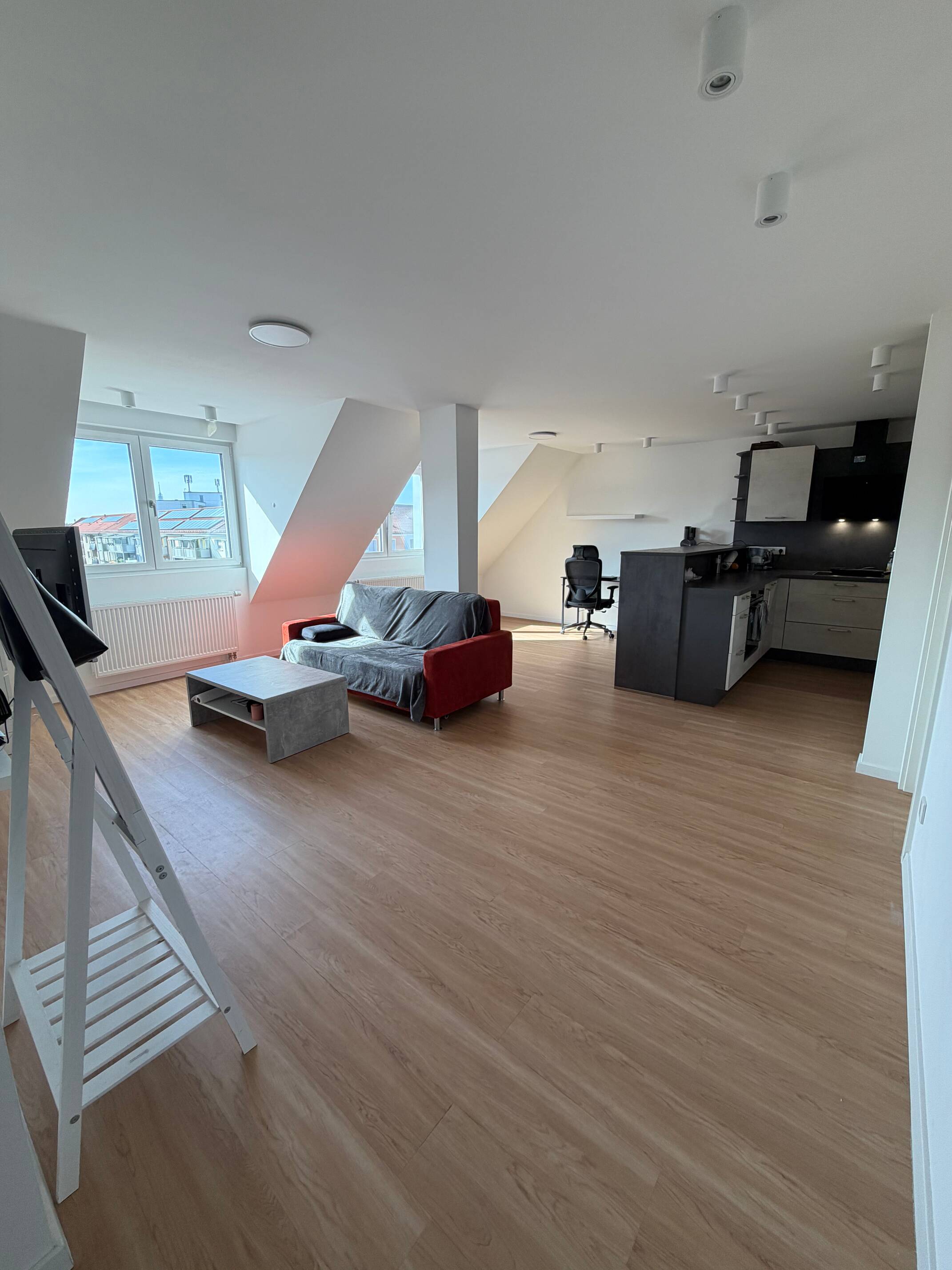 Helle, moderne 2-Zimmer-Dachgeschosswohnung mit Einbauküche, 90459 Nürnberg