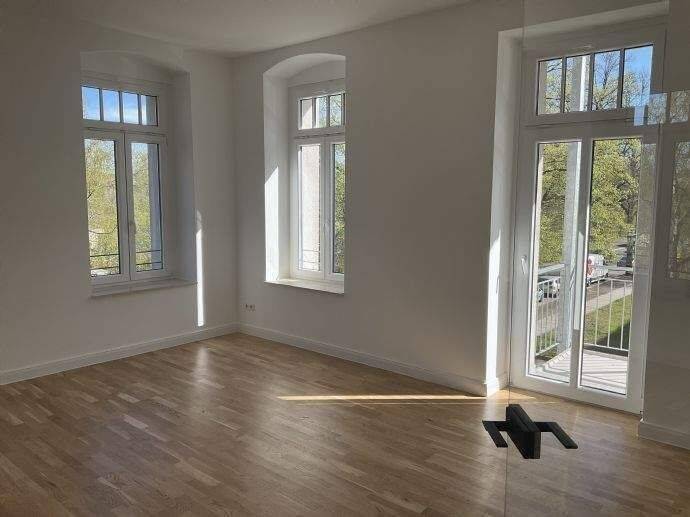 3-Raum Wohnung mit Fußbodenheizung, Parkett, Lift, Balkon – zentrumsnah !, 9119 Chemnitz (Helbersdorf Kapellenberg Kappel Zentrum)