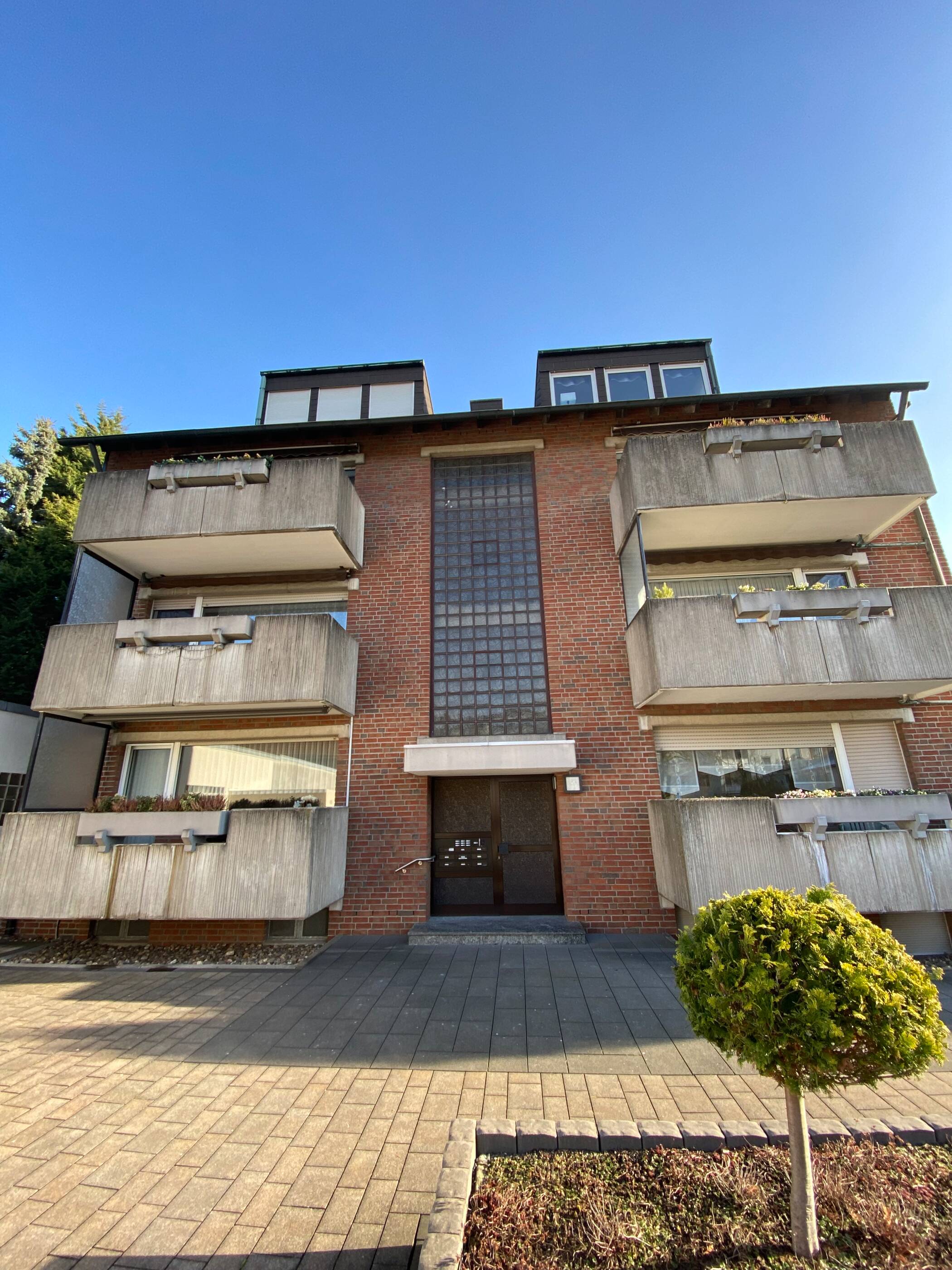 Gepflegte 2-Zimmer Dachgeschosswohnung in Lünen in ruhigem Mehrfamilienhaus, 44536 Lünen
