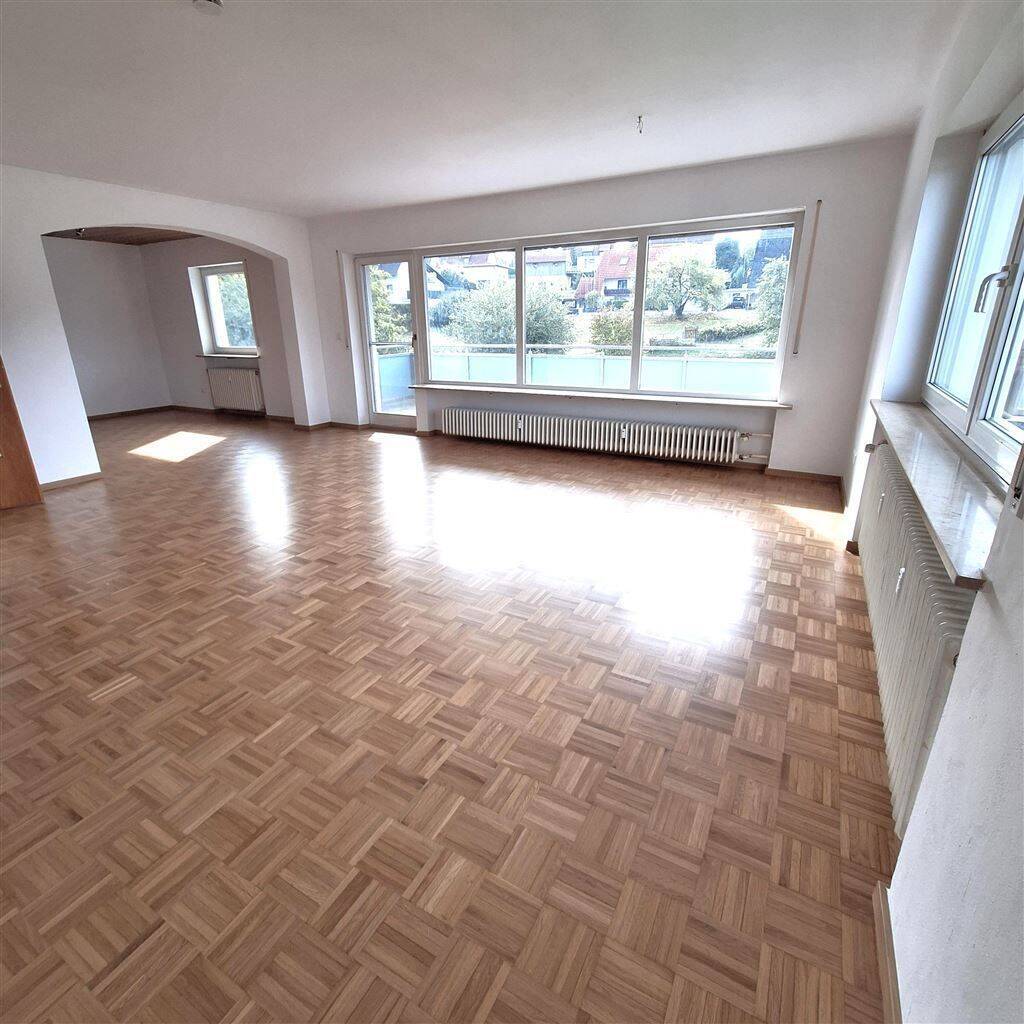SUPER SCHÖNE, SONNENDUCHFLUTETE 4-Zi.-Whg. mit GROSSEM BALKON in RUHIGER LAGE in Roth-Kiliansdorf!, 91154 Roth