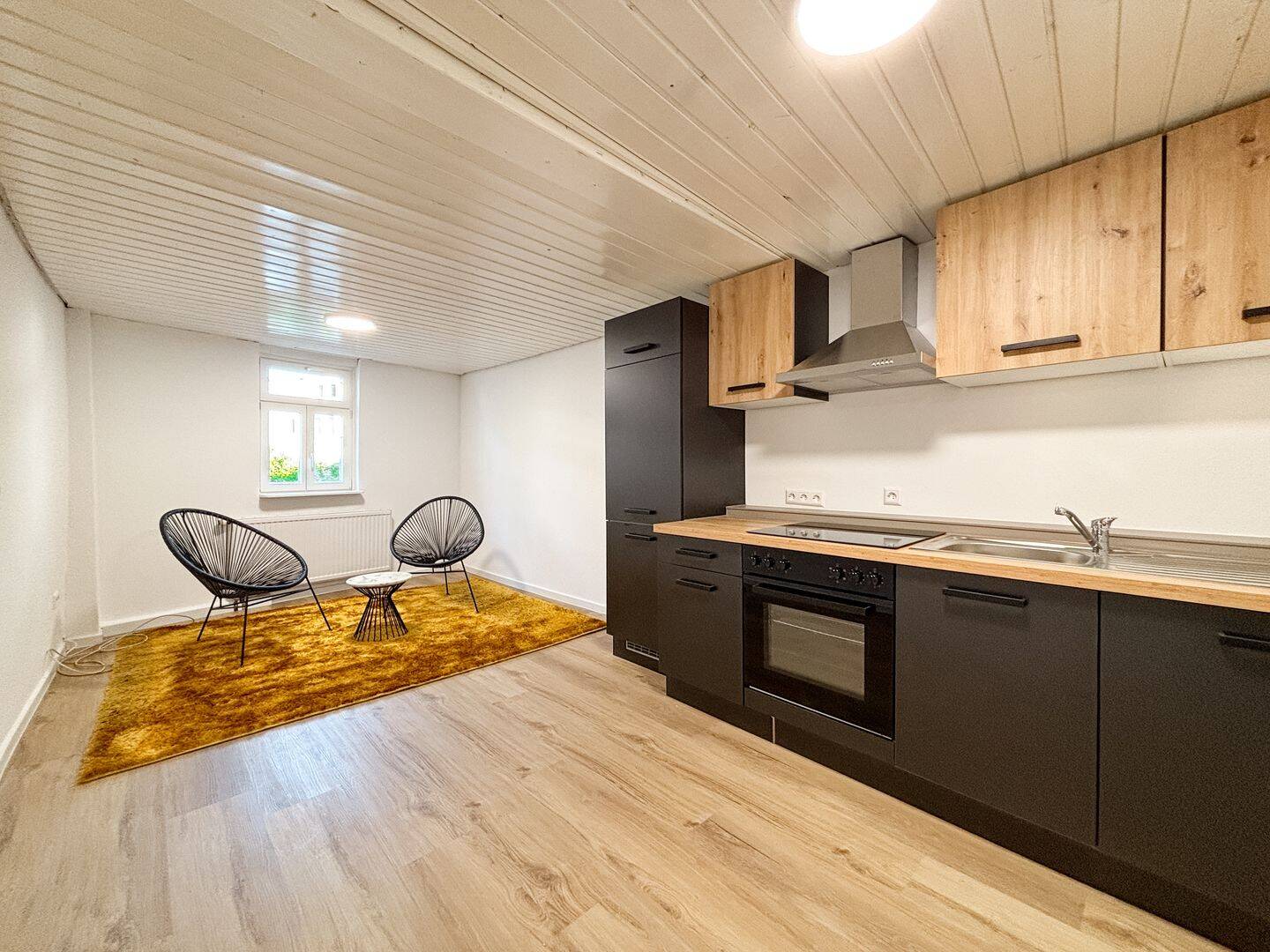 Modernisierte 4-Zimmer-Wohnung auf 2 Etagen – inklusive Einbauküche, 72622 Nürtingen