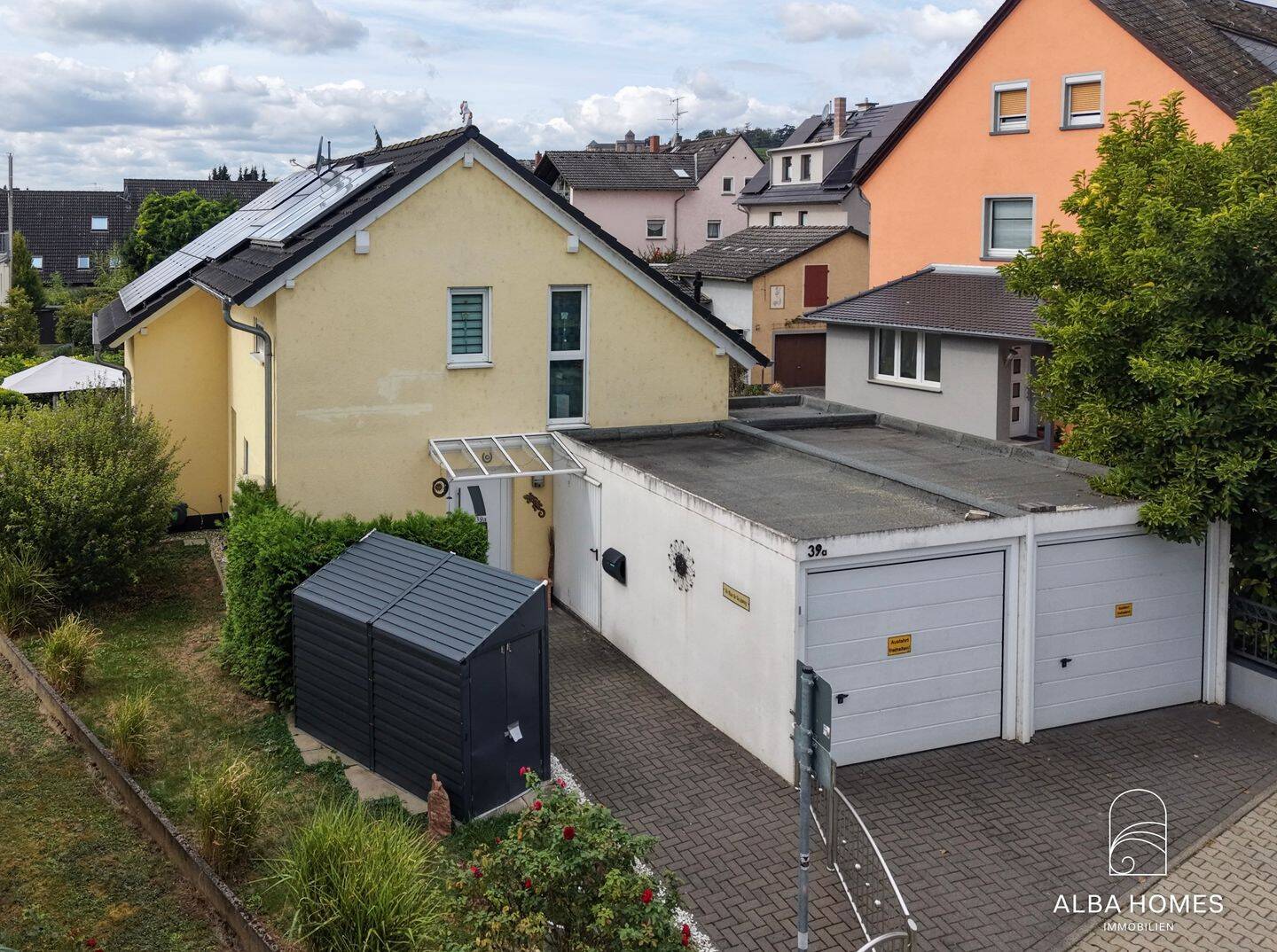 Neuwertiges Einfamilienhaus, 6 Zimmer, großer Terrasse, Photovoltaik & 2 Garagen in Oestrich-Winkel, 65375 Oestrich-Winkel