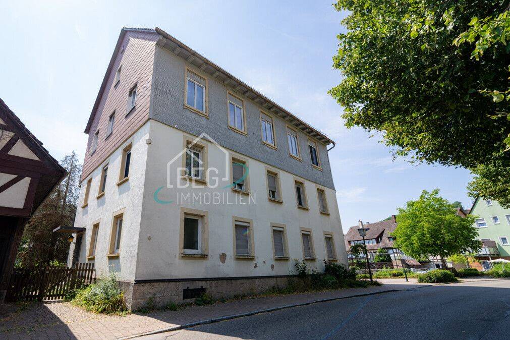 Großzügige Altbauwohnung mit Balkon und besonderem Flair, 74547 Untermünkheim