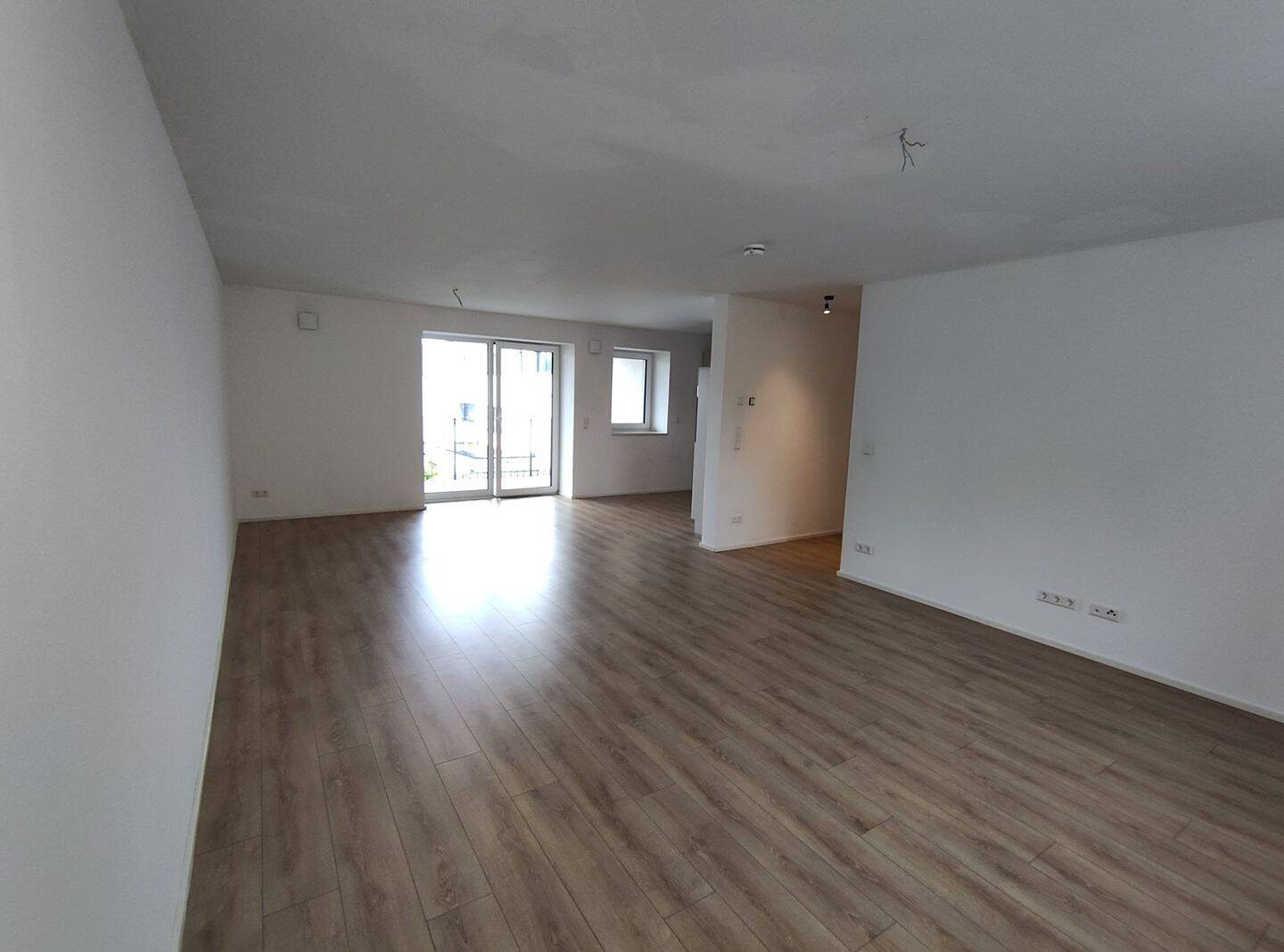 74 m² auf 2 Zimmer – A+ kernsaniert, Aufzug, EBK & Stellplatz, 91717 Wassertrüdingen