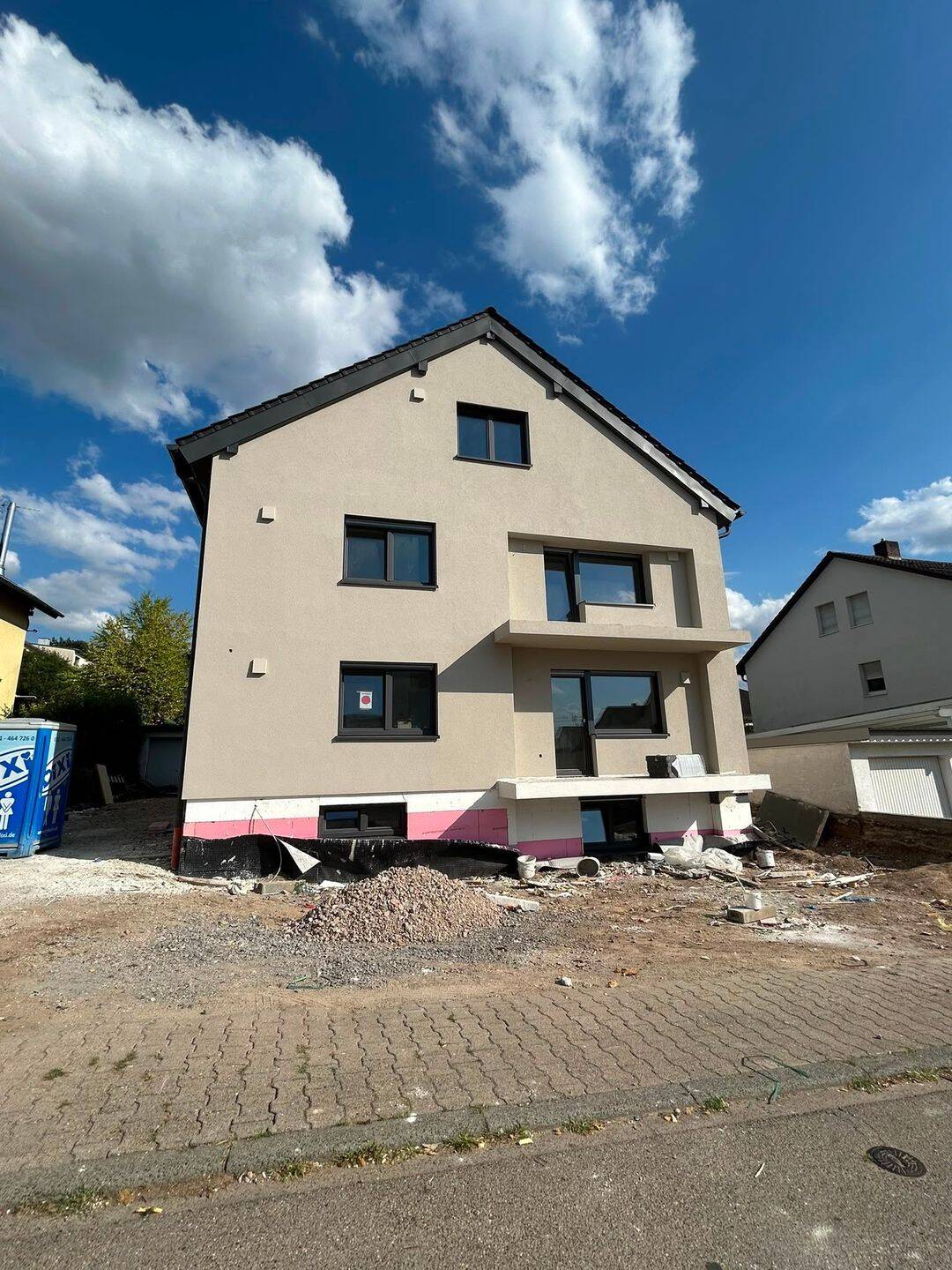 Großzügige 3-Zimmer-Dachgeschosswohnung mit 93 m², Balkon & Stellplatz in Wiesloch, 69168 Wiesloch