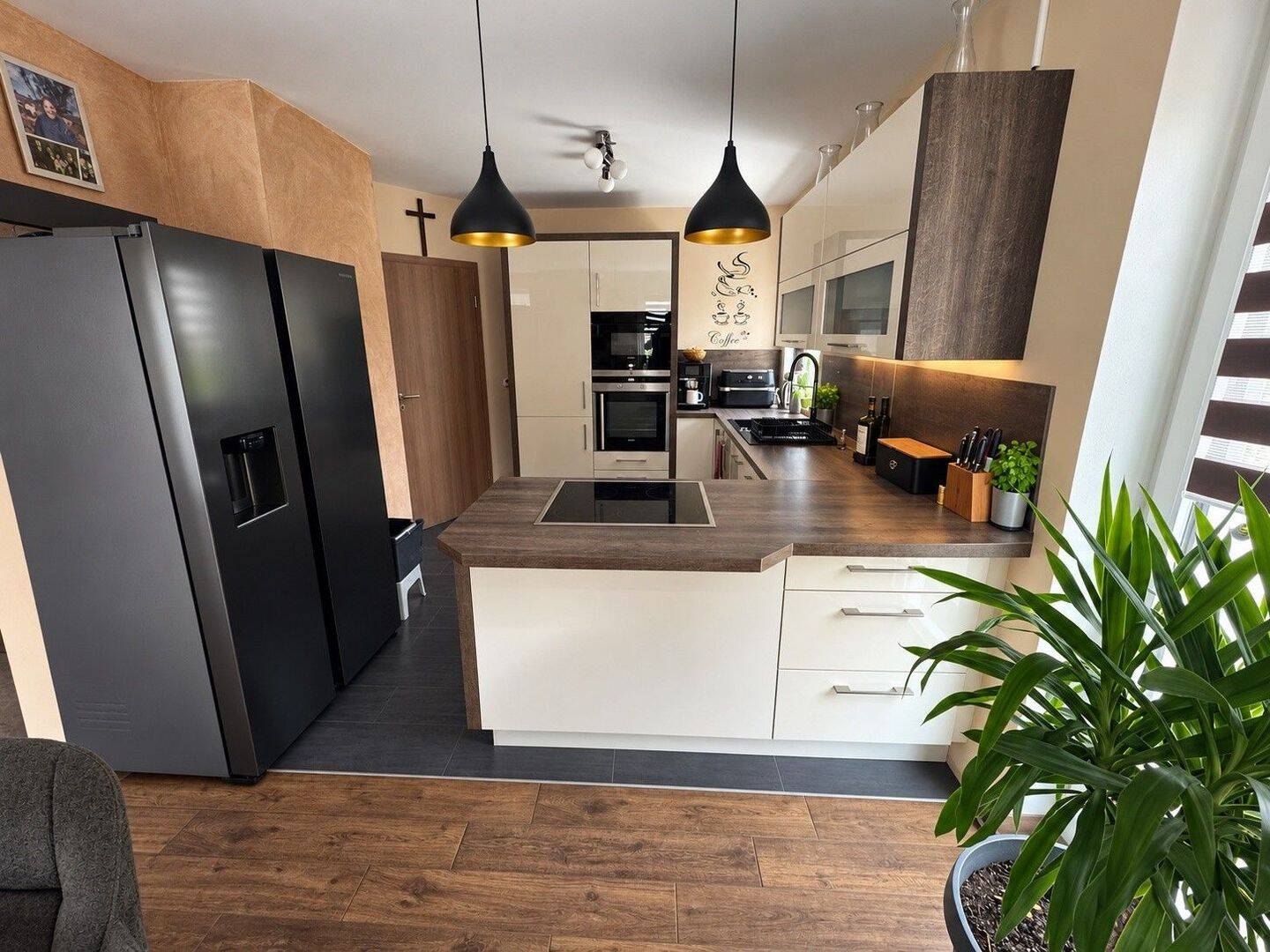 Modernes Einfamilienhaus mit Doppelgarage und liebevoll gestaltetem Wellnessgarten (Topzustand), 93358 Train