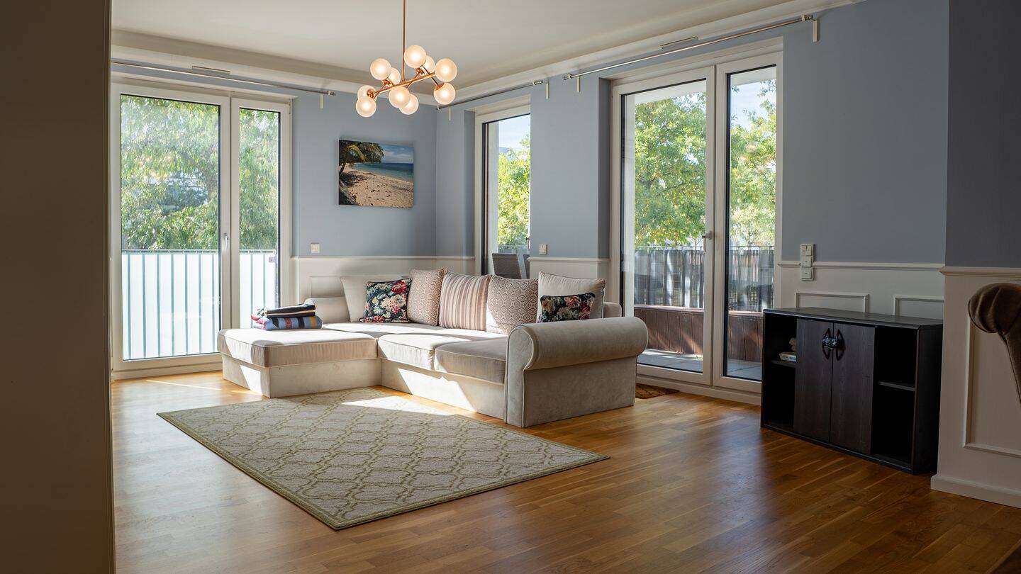 Moderne 5-Zimmer-Wohnung: zwei Bäder, Loggia, Balkon und Tiefgaragenstellplatz im Rebstockviertel, 60486 Frankfurt am Main (Bockenheim Gallus Rödelheim Westend-Süd)
