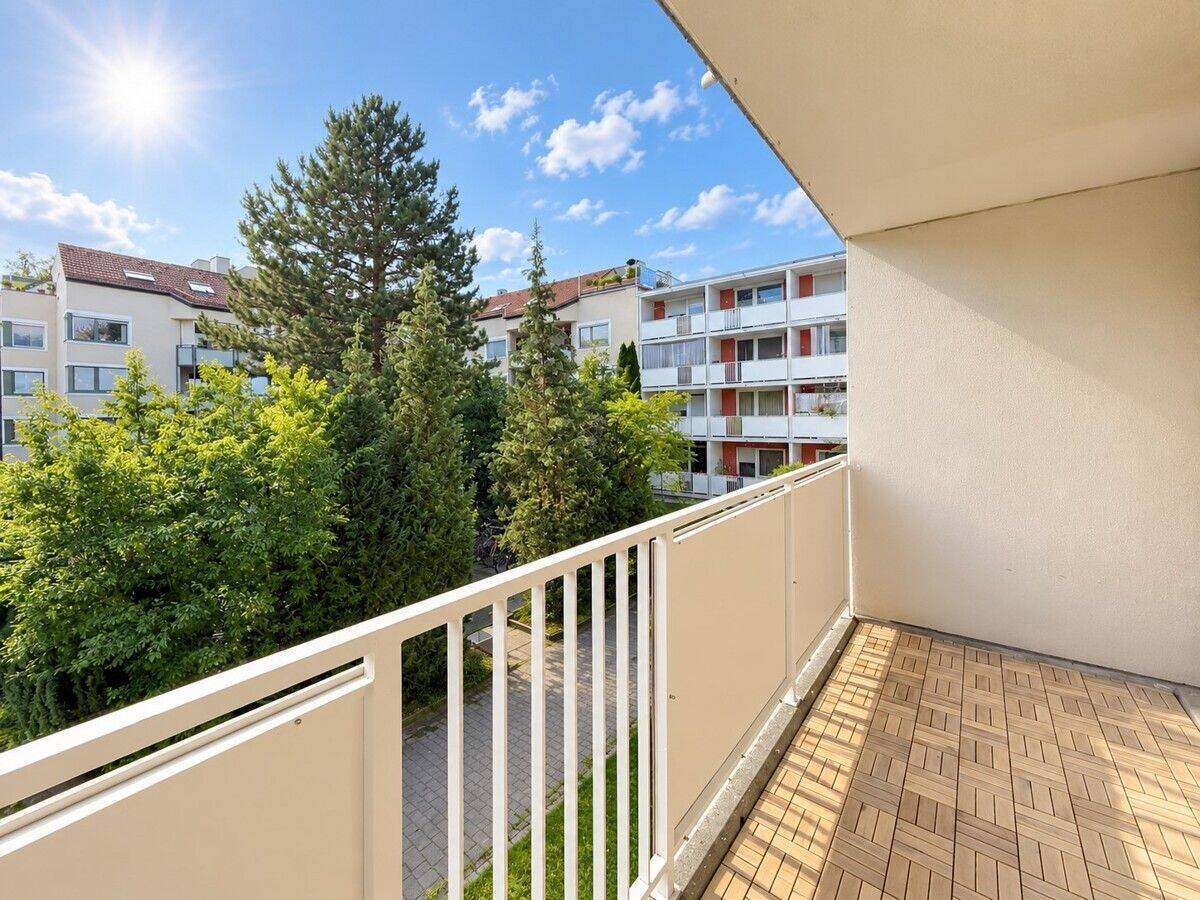 Ruhige Lage im Rückgebäude ! Renoviertes Appartement mit West-Balkon in Berg am Laim bei U-/S-Bahn, 81673 München (Berg am Laim)