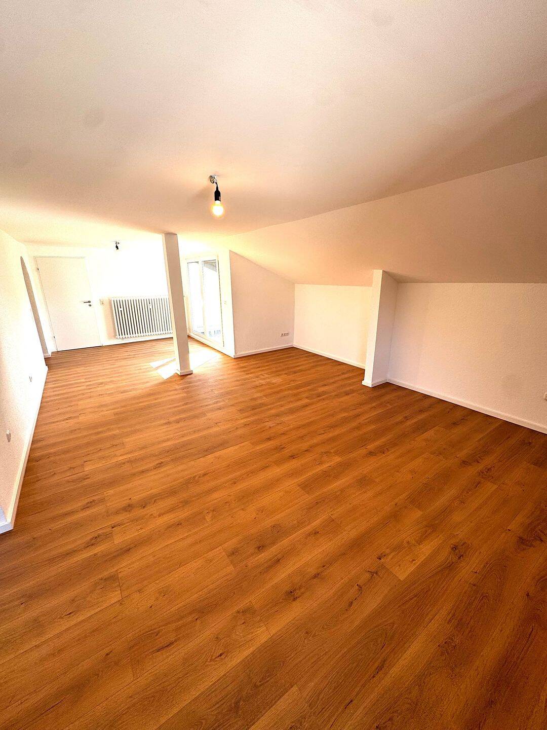 Erstbezug nach Kernsanierung am Königsforst: 3-Zimmer-Dachgeschosswohnung mit Blick ins Grüne, 51109 Köln (Kalk Brück Merheim Neubrück Ostheim)