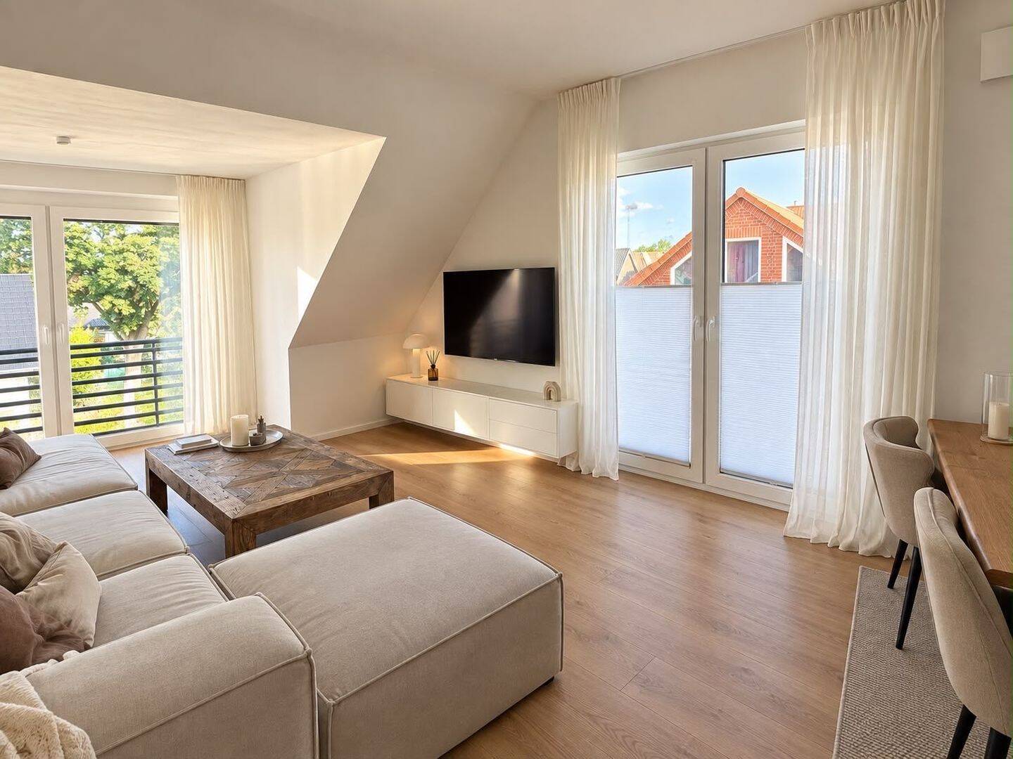 Traumhafte 3-Zimmer-Dachgeschosswohnung mit Balkon in ruhiger Lage – Aufzug, Energieklasse A & 2 Stellplätze, 28816 Stuhr