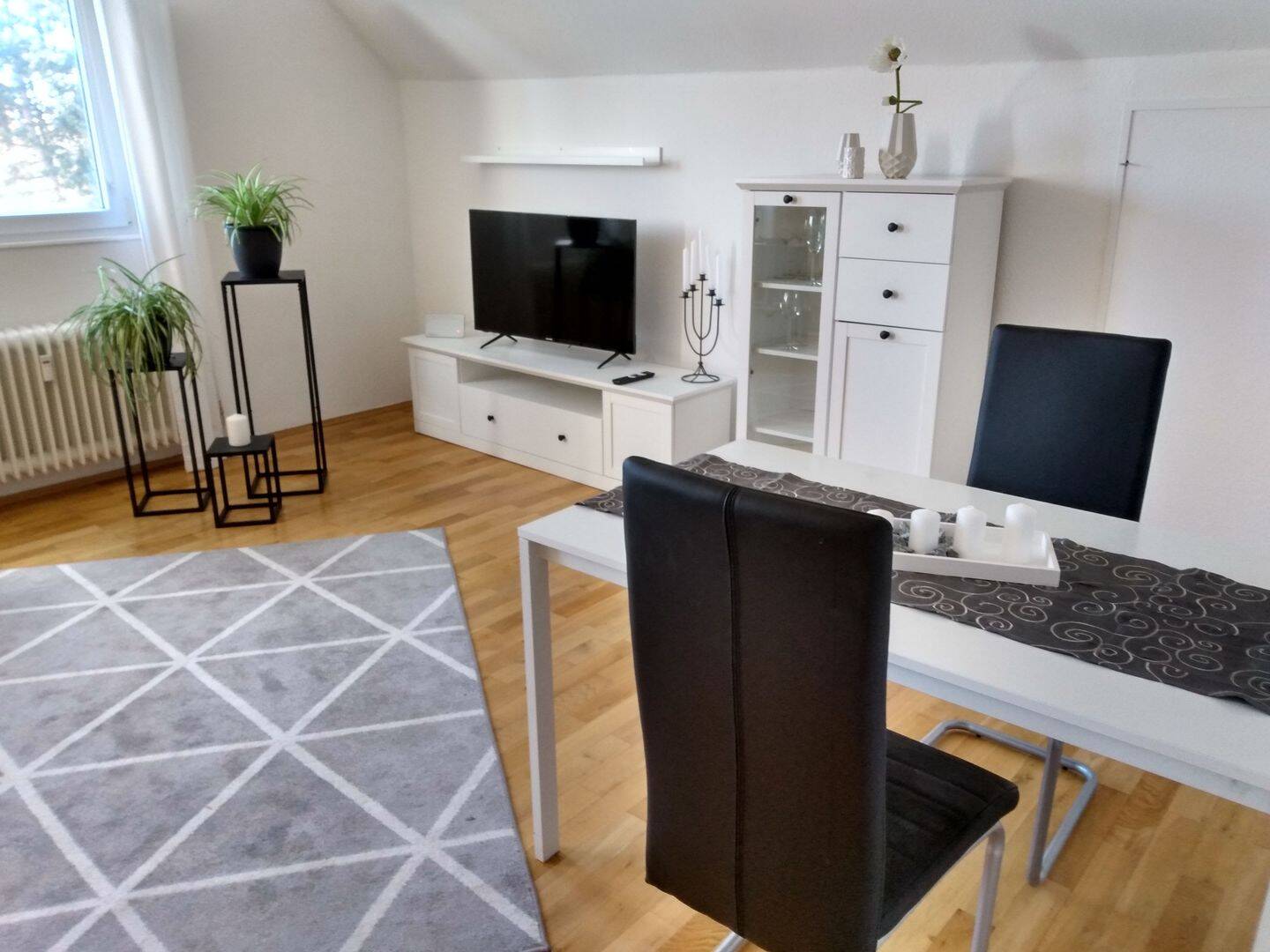 Zeitvermietung für ca. 1 Jahr. 2 Zimmer KDB, möbliert 54 m²., 40593 Düsseldorf (Benrath Garath Urdenbach)