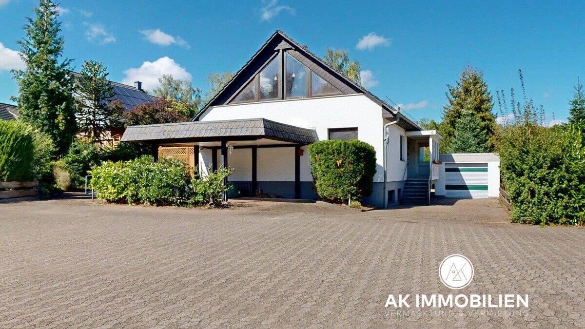 Massiv erbautes Einfamilienhaus mit großem Garten in Hameln-Klein Berkel, 31789 Hameln
