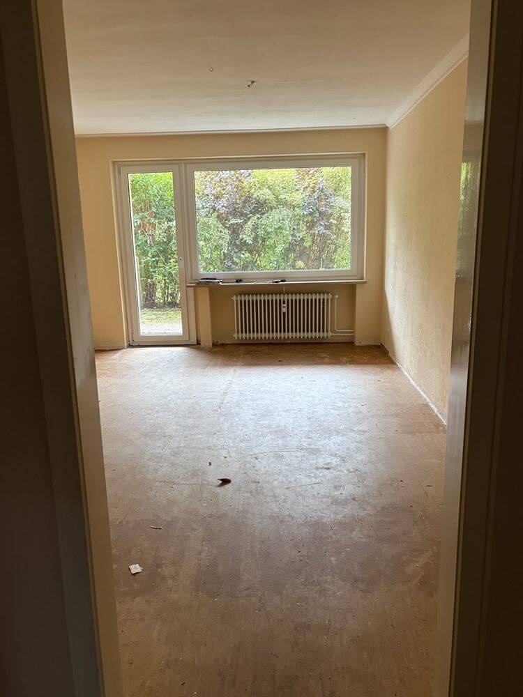 renovierungsbedürftige 3 Zimmer Erdgeschosswohnung in Farmsen-Berne mit Terrasse!, 22159 Hamburg (Wandsbek Bramfeld Farmsen-Berne Sasel Tonndorf)