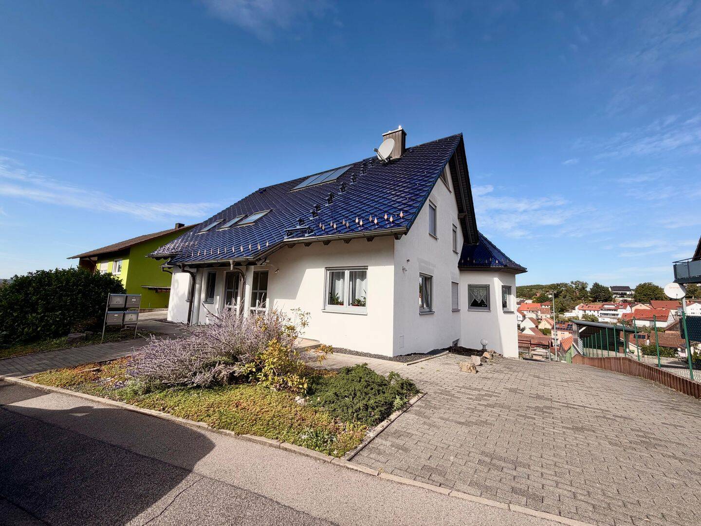 Schicke und frisch renovierte 3-Zimmer-Wohnung mit eigenem Eingang, Terrasse und Fernblick in ruhiger Lage in Nüdlingen – Haard, 97720 Nüdlingen