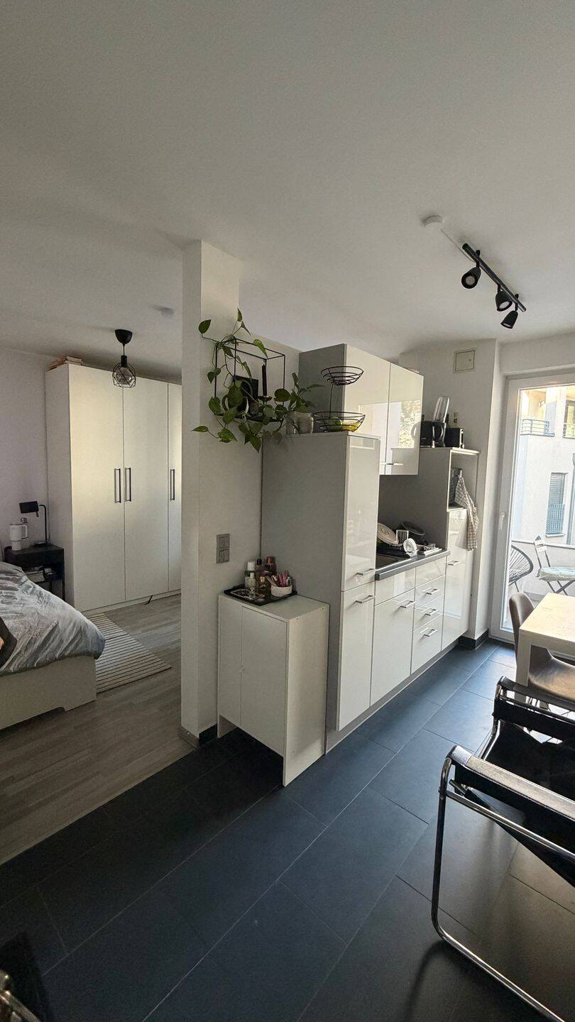 gut geschnittene 1 Zimmer Wohnung im Zentrum Erlangen mit Balkon und EBK, 91052 Erlangen (Anger Erlangen-Ost Erlangen-Süd Innenstadt)