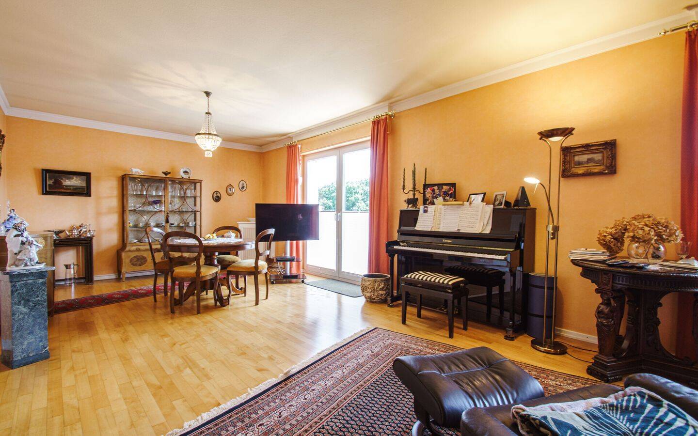 Traumhafte 3-Zimmer-Wohnung mit Balkon, Garage und Fernblick auf den Fremersberg, 77815 Bühl