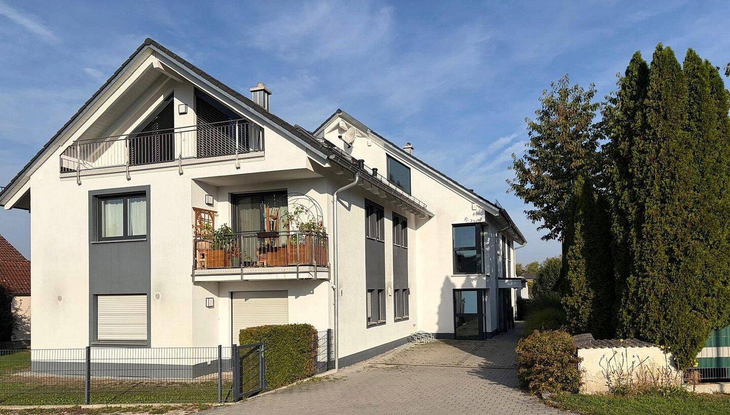 Attraktive 5-Zimmer-Wohnung mit Balkon und Dachterrasse, 85104 Pförring