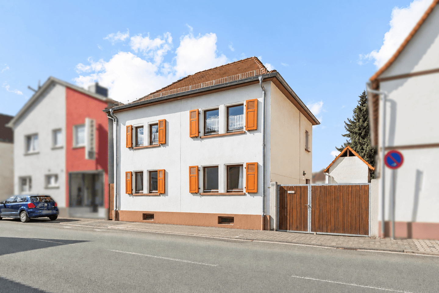 Großzügiges Wohnhaus mit Garten, Hof und zusätzlichen Nutzflächen in Ober-Mörlen, 61239 Ober-Mörlen