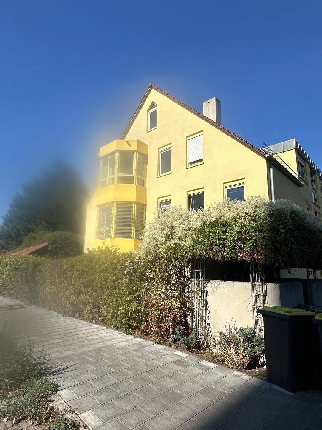 Attraktive, helle 3-Zimmer-Erdgeschoss-Wohnung mit kleinem Garten, 90425 Nürnberg