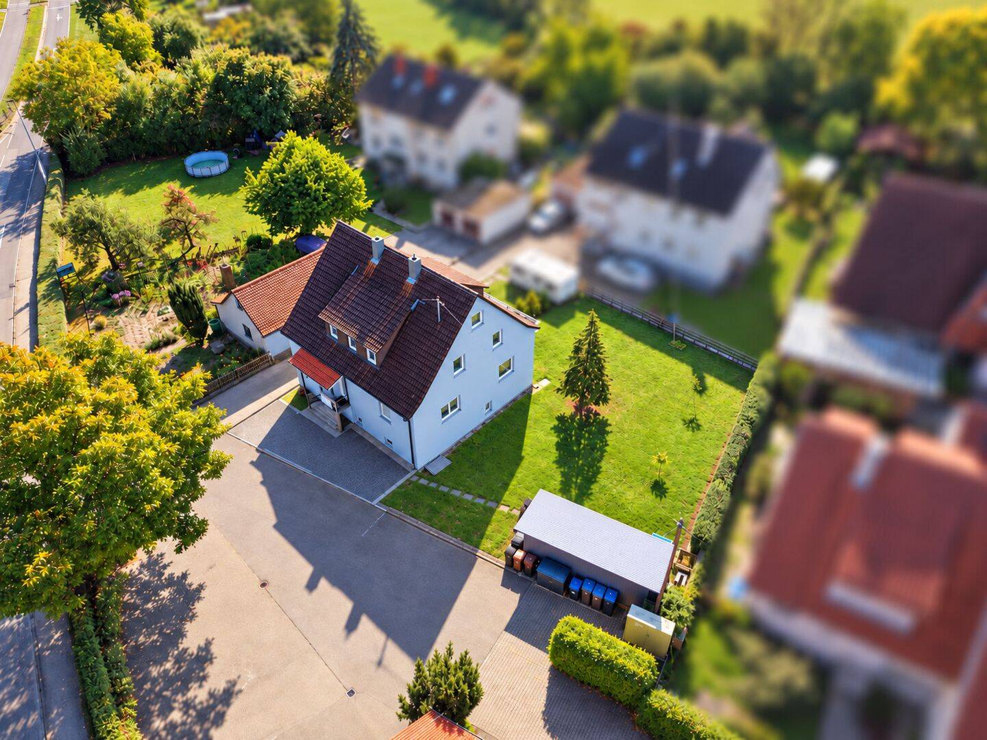 Wohnen, vermieten, investieren – kernsaniertes 3-Familienhaus mit freier Maisonette in Hessental, 74523 Schwäbisch Hall