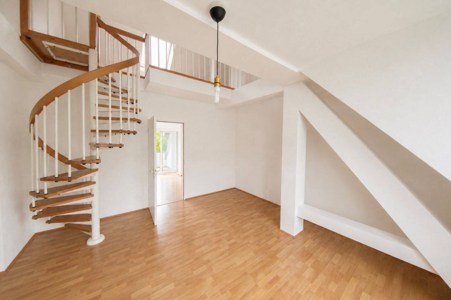 Helle, bezugsfreie 1,5-Zi-Wohnung im 4. OG mit EBK und Terrasse, 10829 Berlin (Tempelhof-Schöneberg Schöneberg)