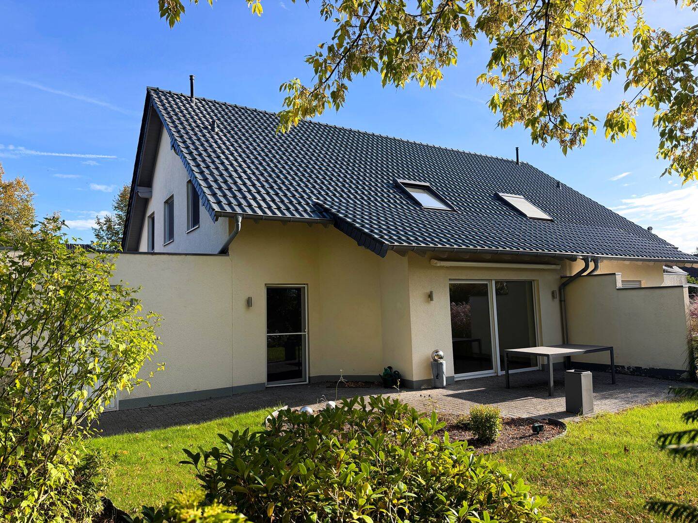 Einziehen & wohlfühlen: Bezugsfertige Doppelhaushälfte mit Süd-West-Garten und Garage in Hinsbeck, 41334 Nettetal