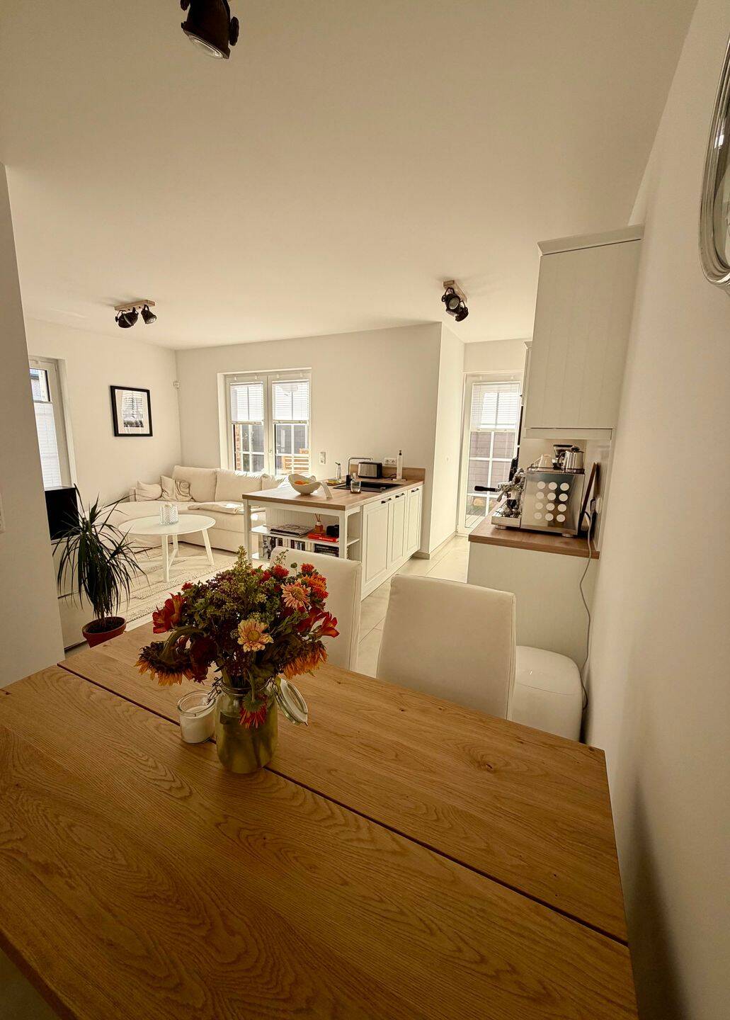 Charmante Wohnung im Reihenendhaus im Herzen von Grömitz inkl. Küche, 2 Stellplätzen, Garten, Terrasse und Balkon, 23743 Grömitz
