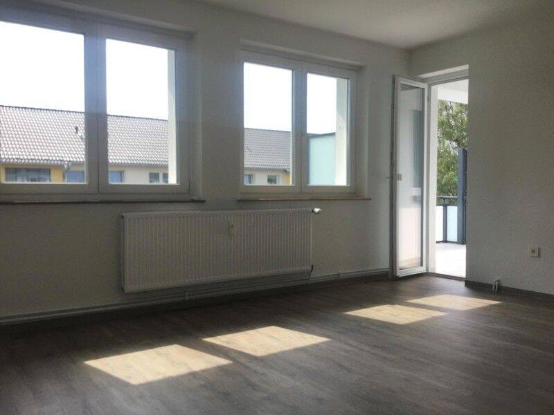 Helle 2-Raumwohnung mit neuem Balkon zu vermieten., 33689 Bielefeld (Dalbke Sennestadt)