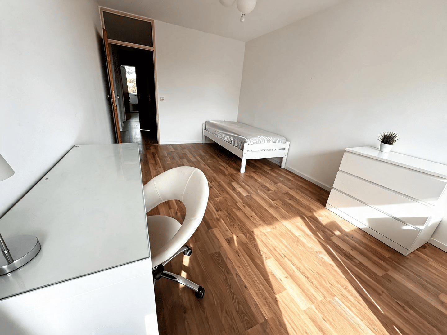 Möbliertes Zimmer in frisch renovierter 4-Zi-WG, Frankfurt-Oberrad, ruhige Lage, 60599 Frankfurt am Main (Oberrad Sachsenhausen)