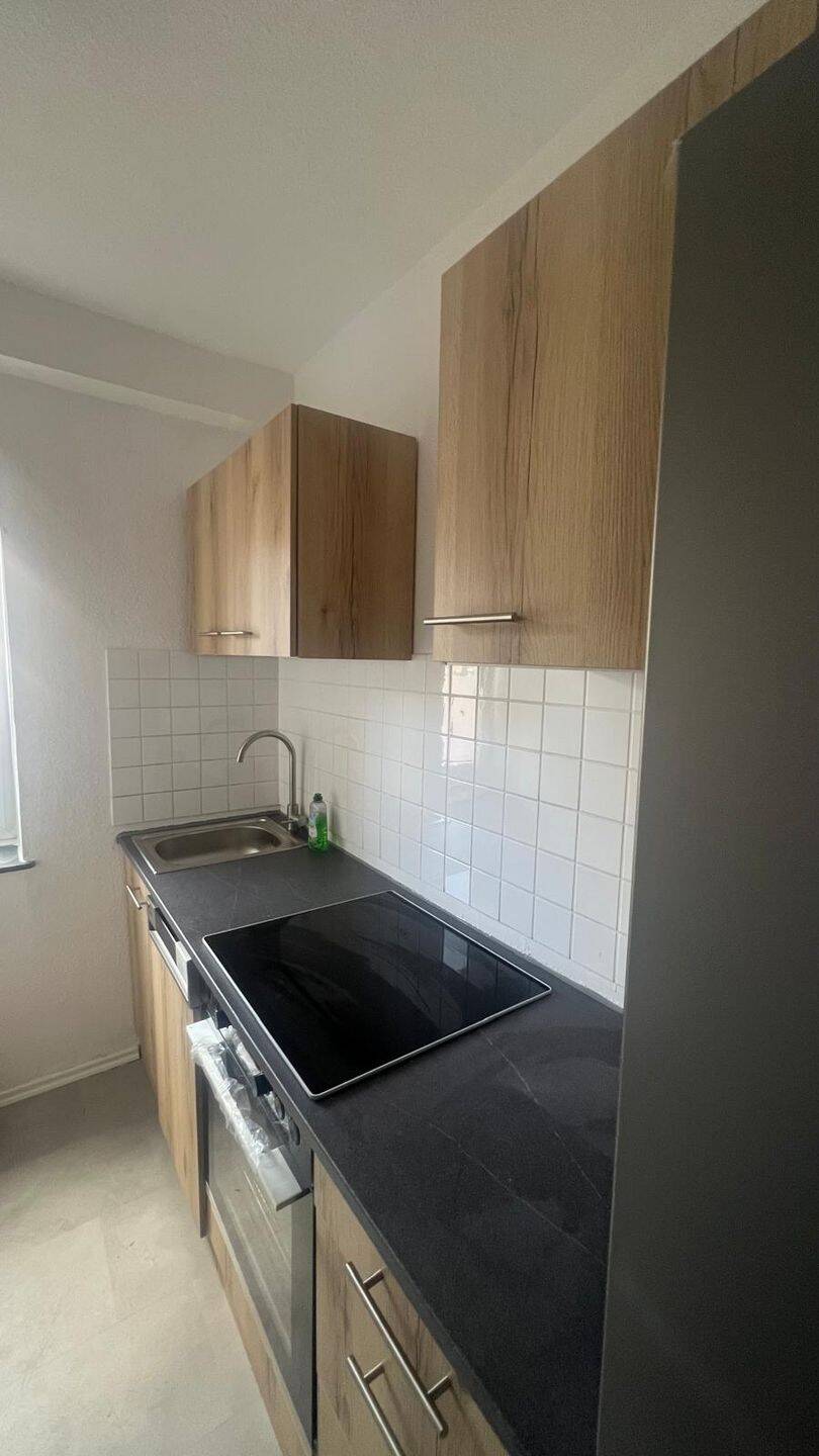 Schöne 2-Zimmer-Erdgeschosswohnung (50 m²) mit neuer Einbauküche, Terrasse & Eckbadewanne in Wuppertal!, 42105 Wuppertal (Elberfeld)