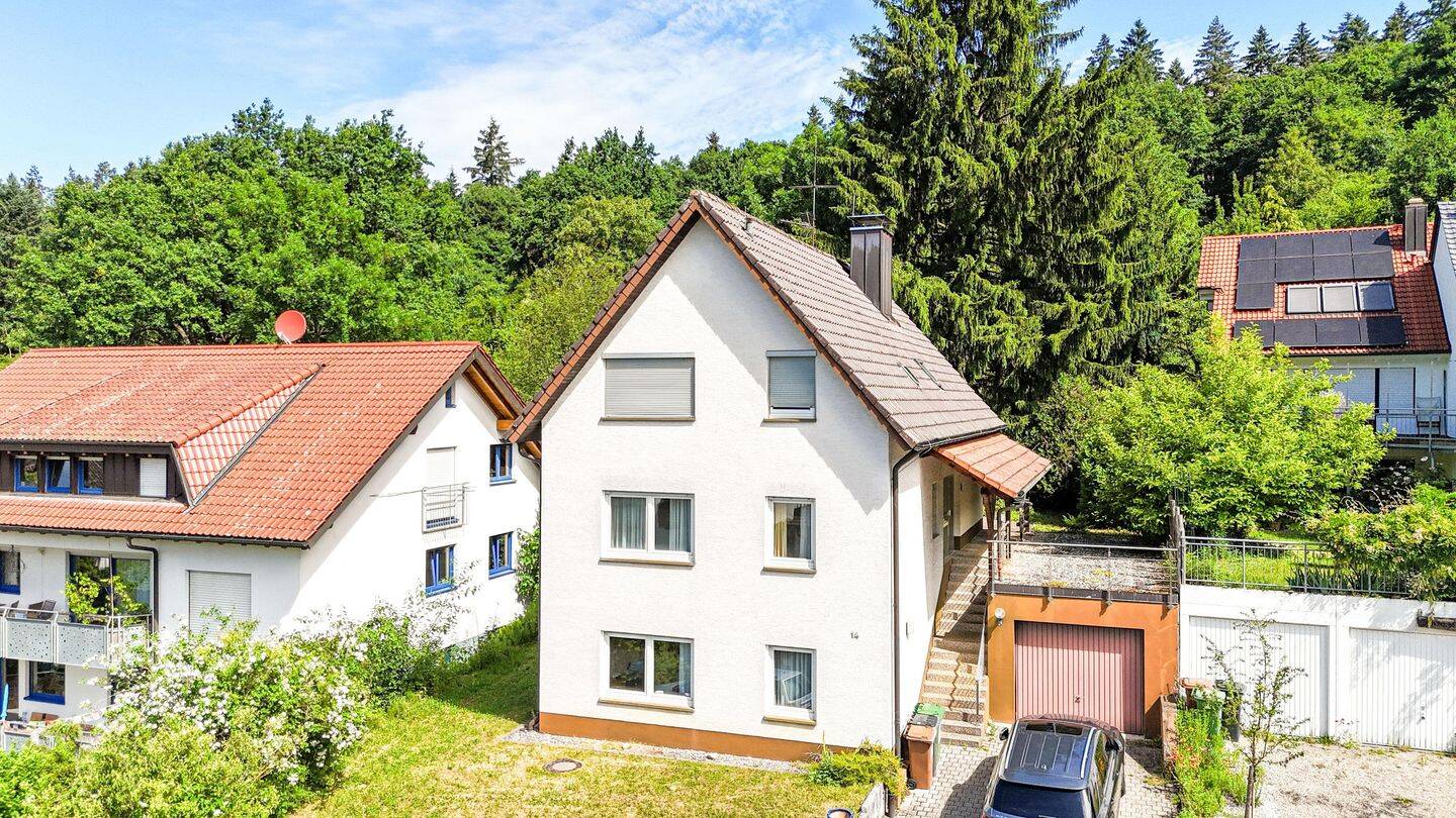 Zähringen: Zweifamilienhaus mit Traumgarten, wo Rehe zu Besuch kommen, 79108 Freiburg im Breisgau (Brühl Herdern Hochdorf Lehen Zähringen)