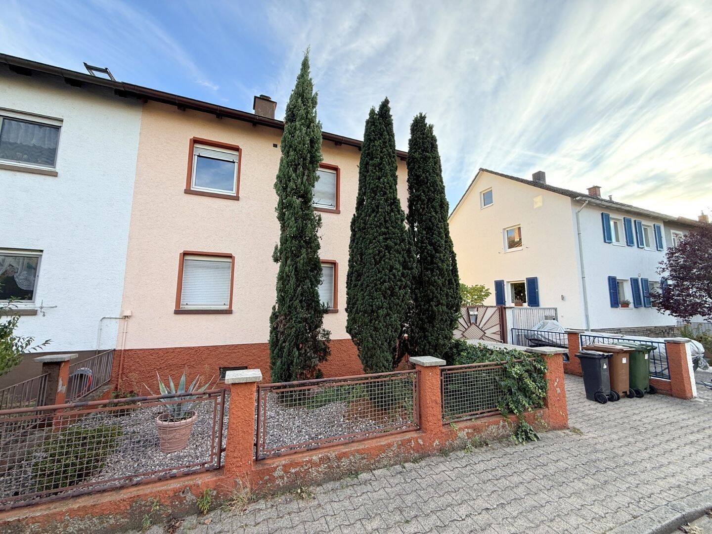 Doppelhaushälfte in guter Wohngegend in Neulußheim zu verkaufen., 68809 Neulußheim