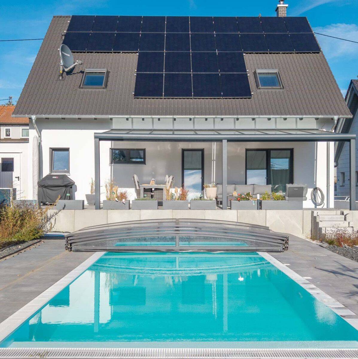 Barrierefrei, exklusiv, außergewöhnlich – Einfamilienhaus mit Aufzug, Garten und Pool, 71522 Backnang