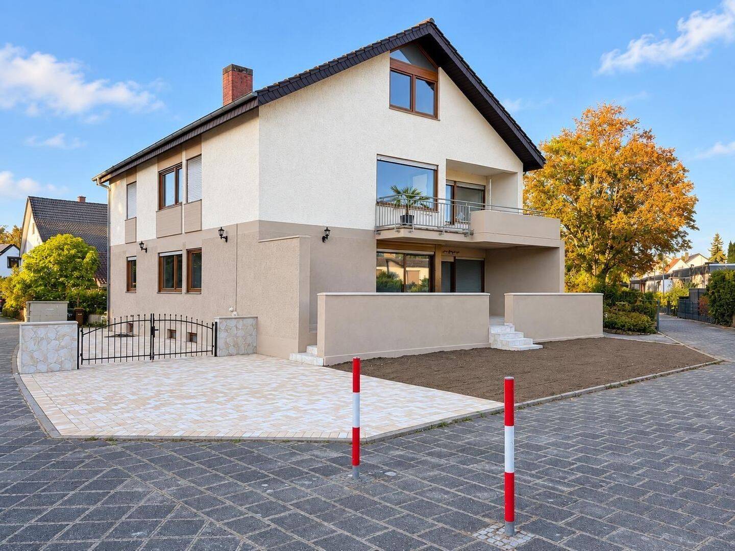 Wohnen wie im eigenen Haus: Frisch renovierte 4-Zimmer-Wohnung, mit separatem Eingang, großer Terrasse und eigenem Garten, 68219 Mannheim (Rheinau)