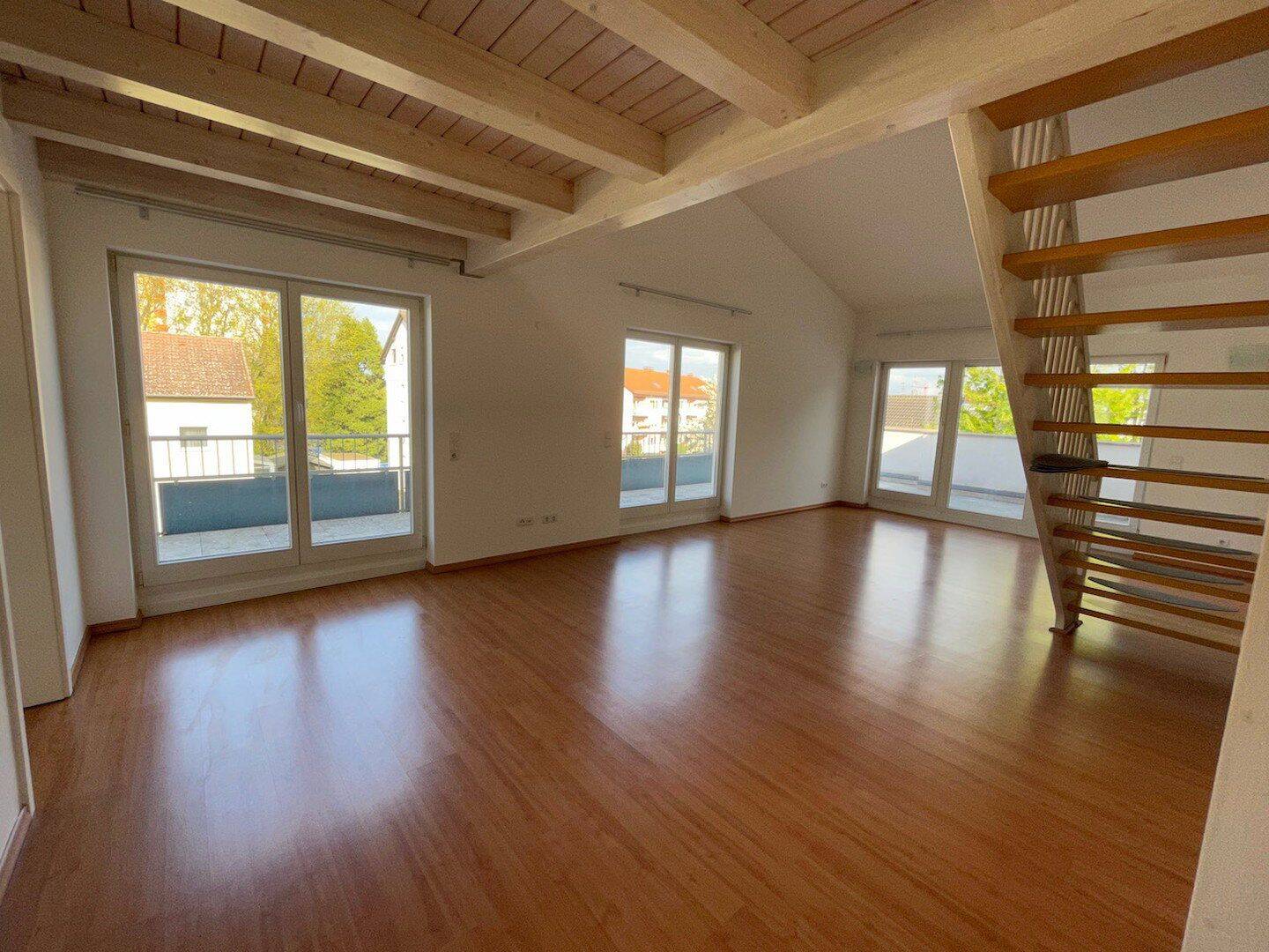 Schicke und komfortable 4-Zimmer-Dach-Maisonette-Wohnung!, 65795 Hattersheim am Main
