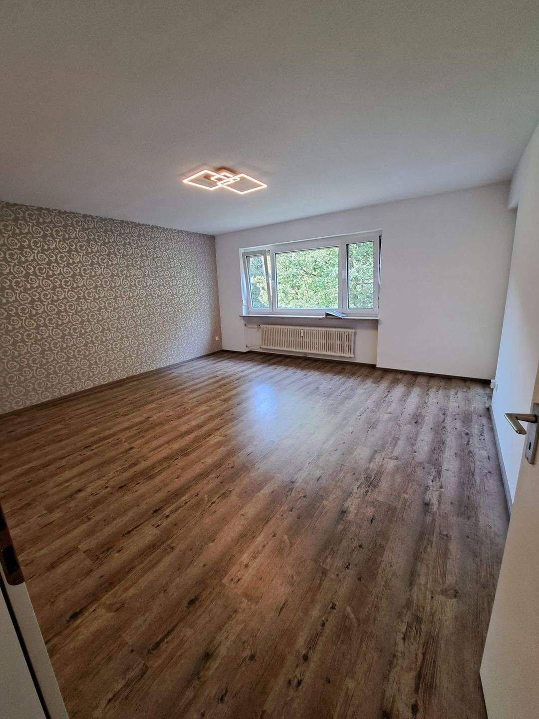 Nürnberg | Helle 3-Zimmer-Wohnung mit Loggia & Blick ins Grüne, 90469 Nürnberg (Falkenheim Gartenstadt Kettelersiedlung Langwasser Rangierbahnhof)