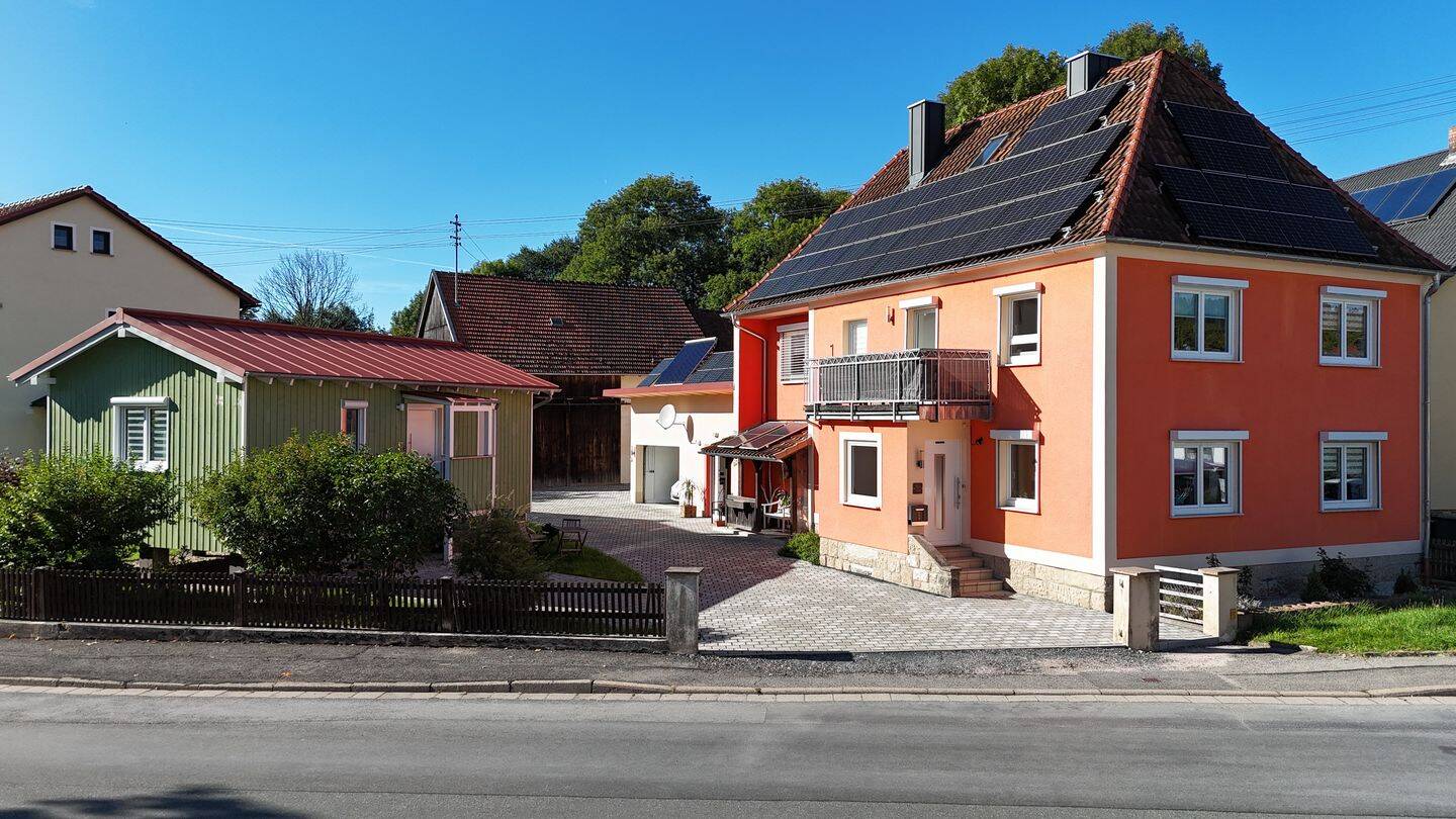 Kernsanierter Wohntraum mit Photovoltaik, Solar, Scheune und Tinyhaus in Stockheim-Wolfersdorf!, 96342 Stockheim