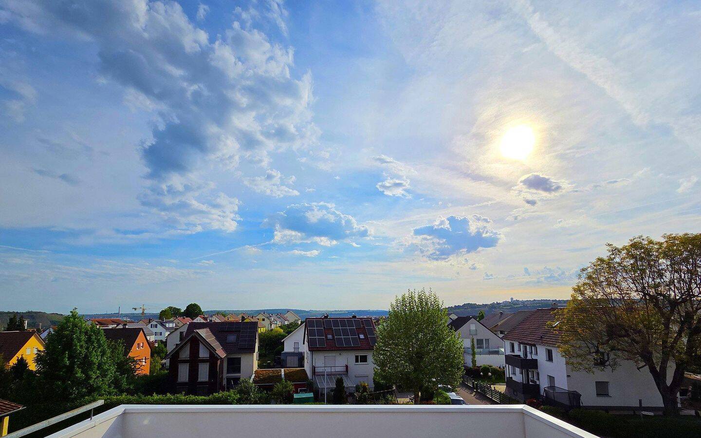 Hausgefühl: Eigener Hauseingang & 31 m² Panorama-Terrasse, 74354 Besigheim