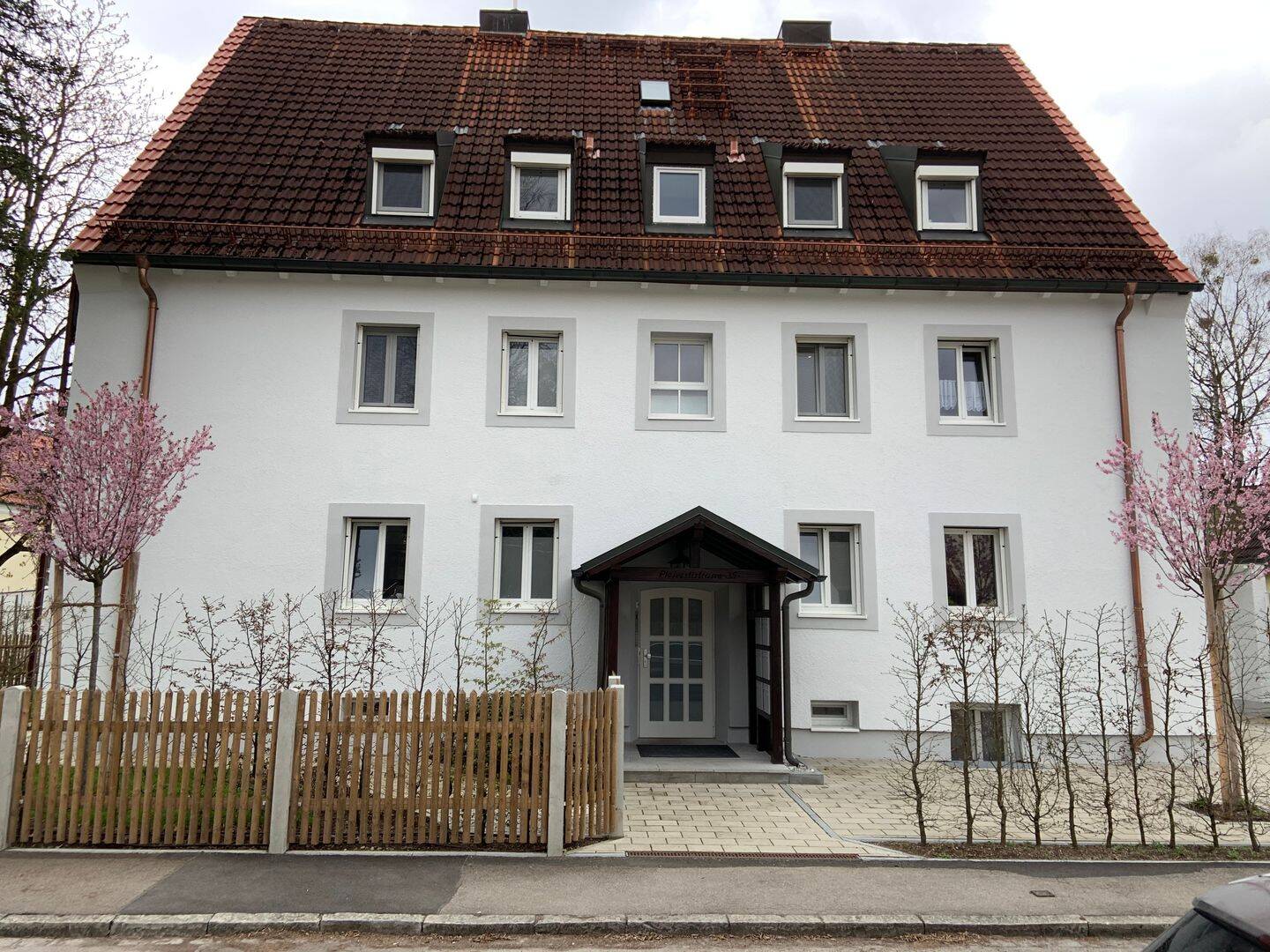 Zauberhafte Maisonette-Wohnung mit Balkon und Gemeinschaftsgarten in Pasing, 81243 München (Aubing-Lochhausen-Langwied Pasing-Obermenzing)