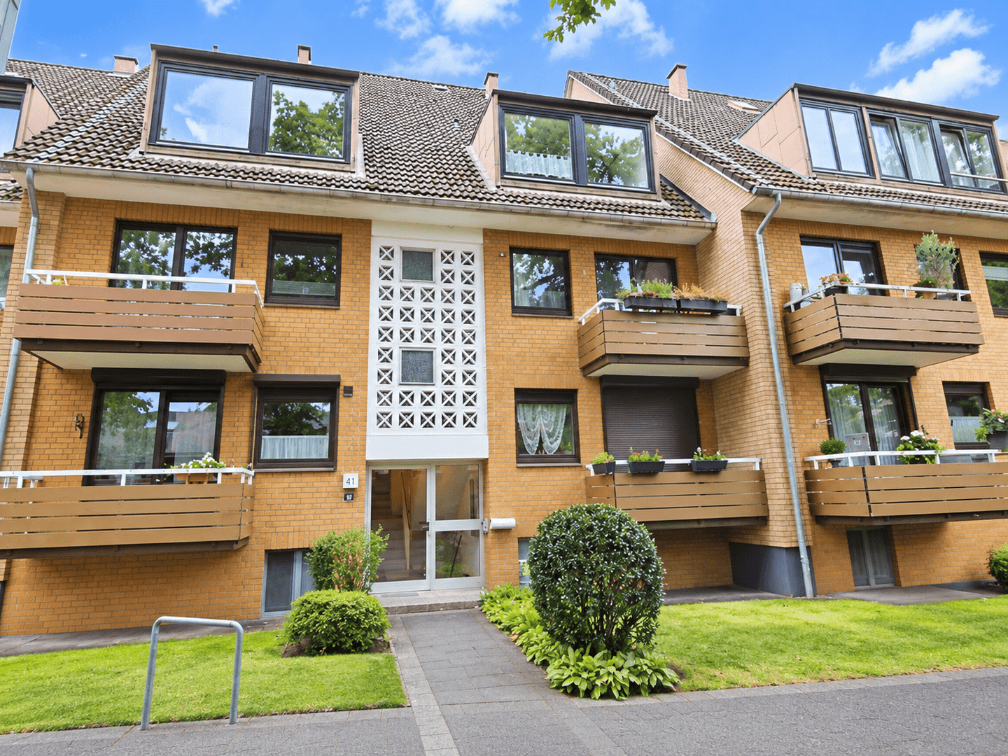 Gepflegte 2-Zimmer-Wohnung mit Tiefgaragenstellplatz in absolut ruhiger Lage!, 22045 Hamburg (Wandsbek Jenfeld Tonndorf)