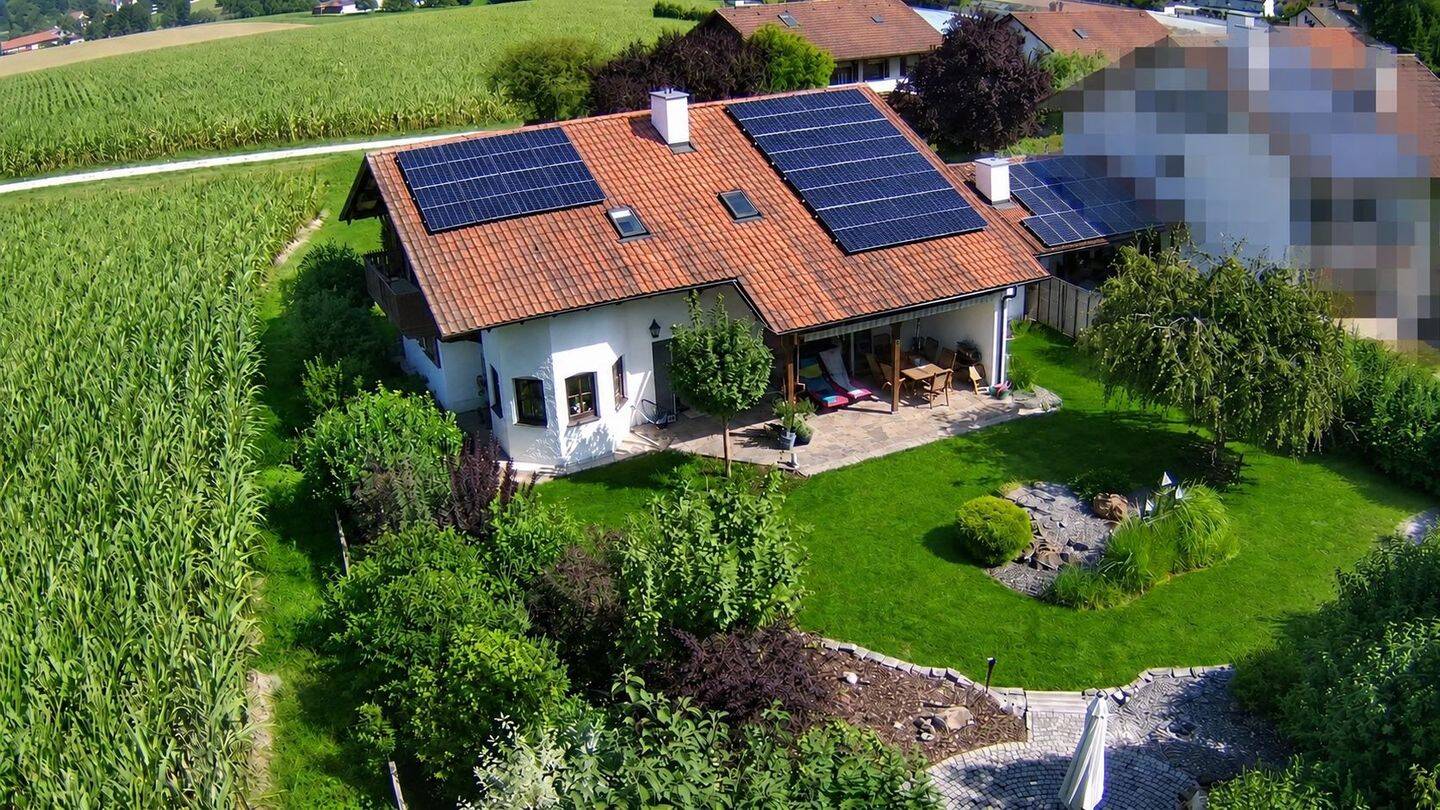 Großzügiges Einfamilienhaus mit großem Grundstück in bester Lage von Eggenfelden, 84307 Eggenfelden