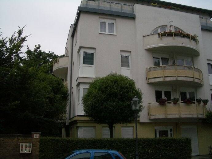 2-RWE mit Balkon, Aufzug – Duplexgaragenstellplatz im Preis enthalten, 1159 Dresden