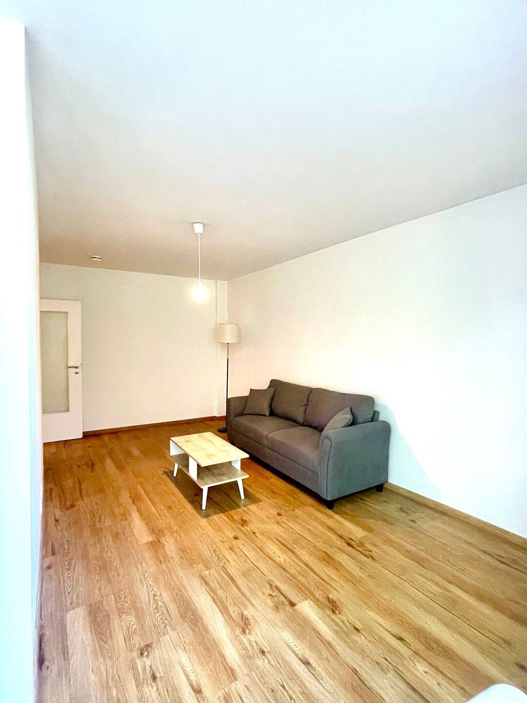 Vollmöbliert und neu eingerichtet: 2 Zimmer mit Balkon, Wintergarten & Keller in Wandsbek, 22047 Hamburg (Wandsbek Bramfeld Tonndorf)