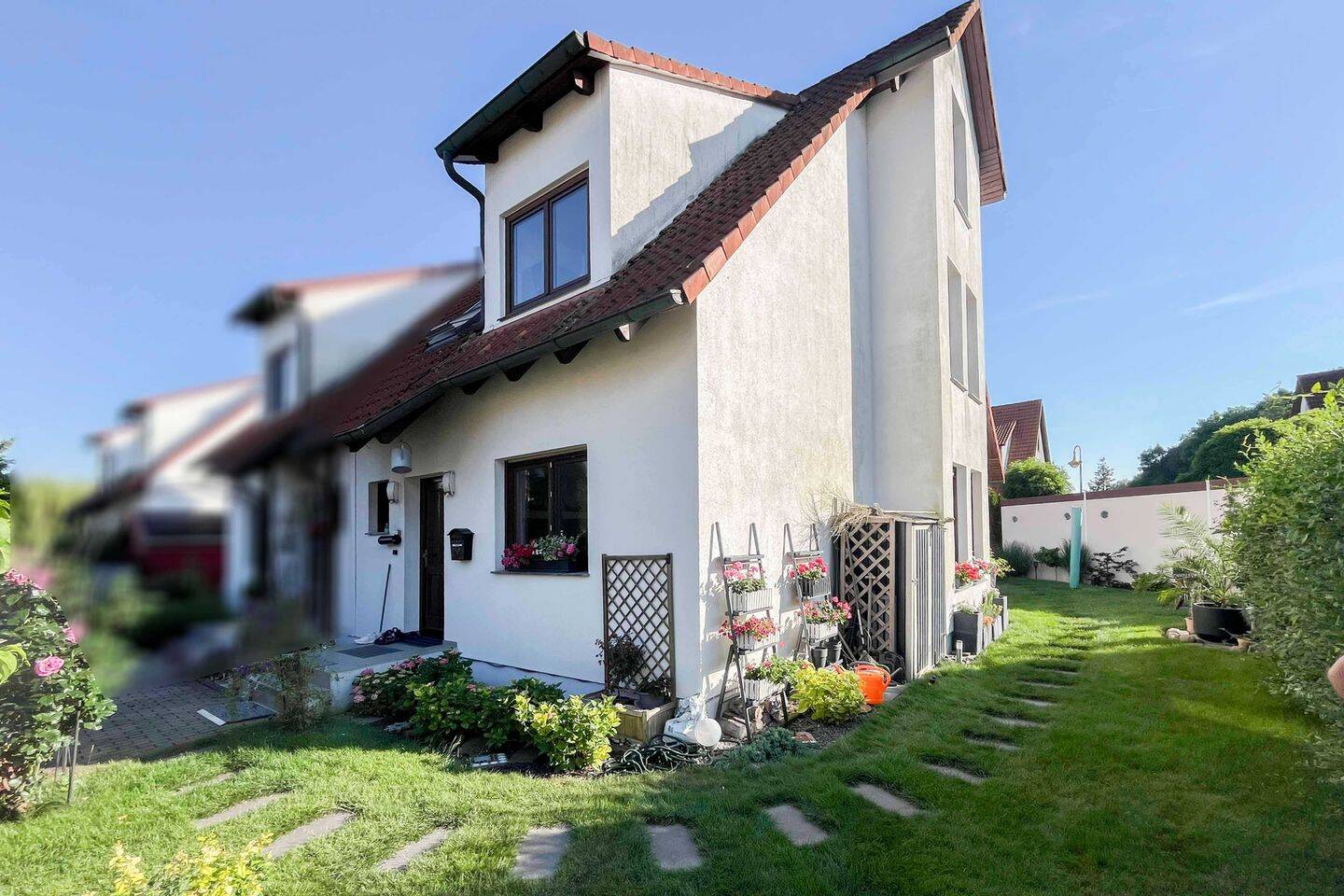 Gepflegte Doppelhaushälfte mit Terrasse und Garage in ruhiger Lage von Leuna-Kötschlitz, 6237 Leuna