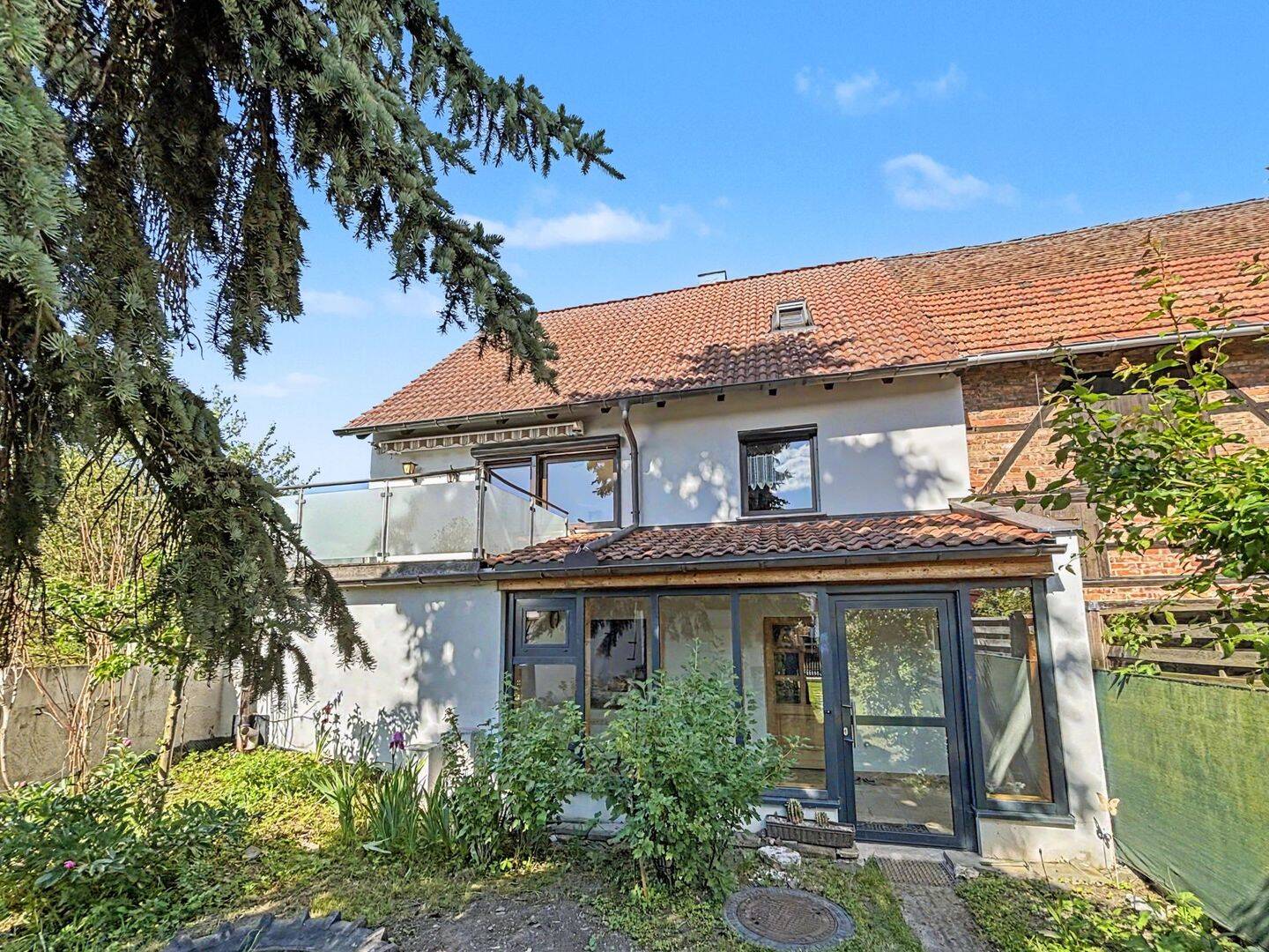 Kaufen und einziehen: Saniertes Einfamilienhaus in ruhiger Lage von Oppurg, 7381 Oppurg