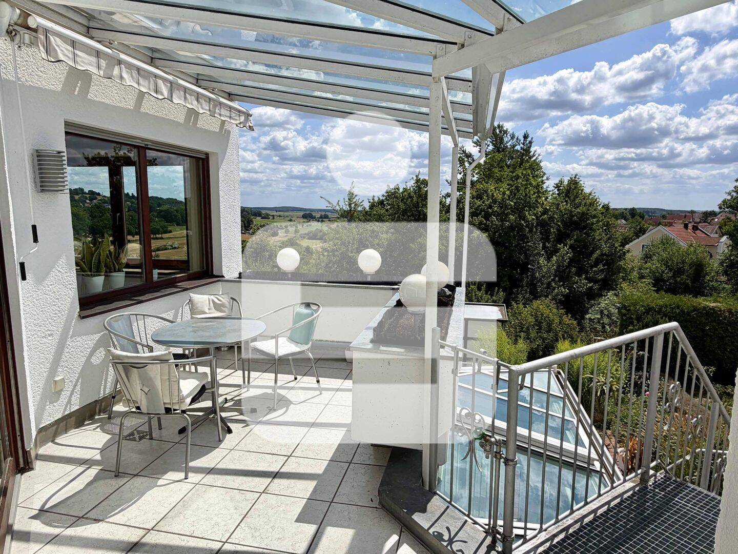 Traumhaus mit Traumaussicht – was will man mehr! Reihenmittelhaus in Amberg / Raigeringer Höhe, 92224 Amberg