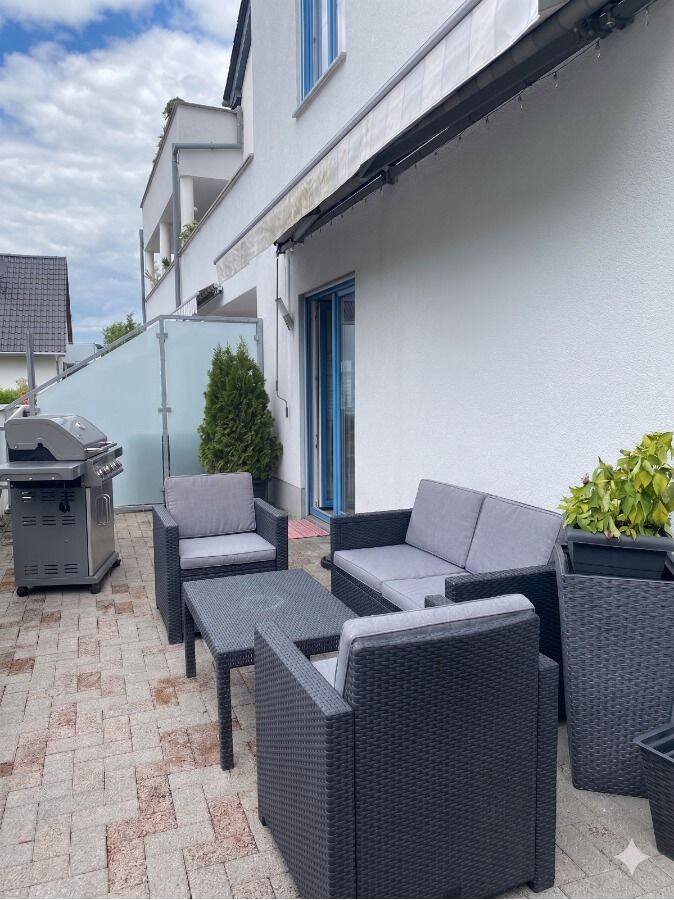 Wie im eigenen Haus – großzügige 114 qm Wohnung mit Terrasse, Garten und Tiefgarage in Kettig, 56220 Kettig