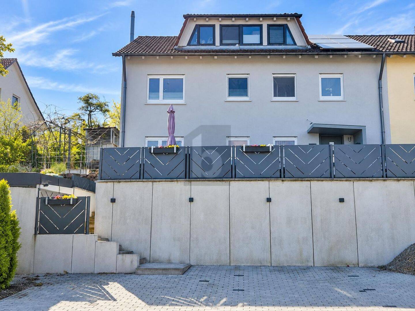FAMILIENGLÜCK MIT GARTEN UND EINLIEGERWOHNUNG, 72213 Altensteig